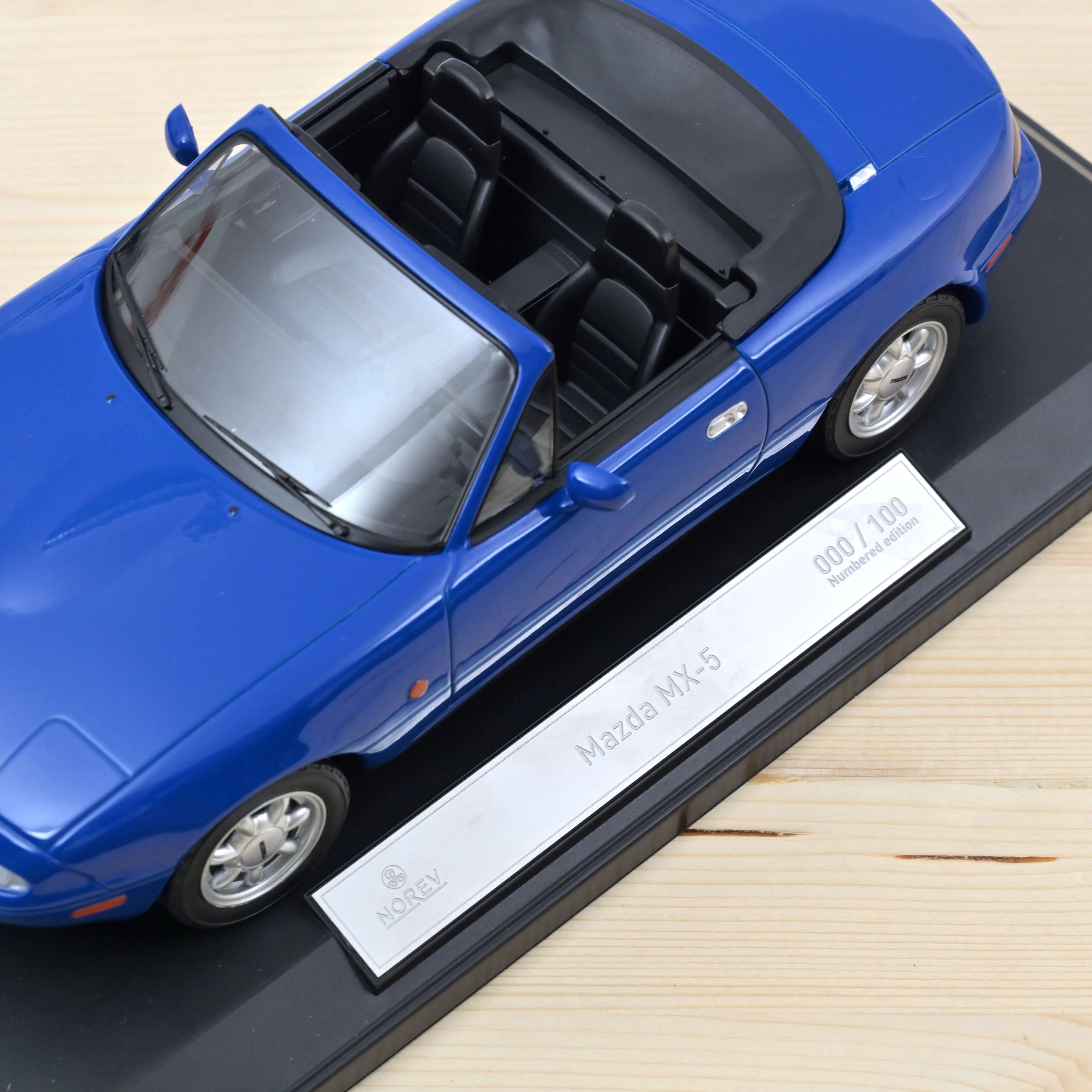 Mazda MX-5 1989 Bleu Naval 1/18 - 100pcs - Image 4
