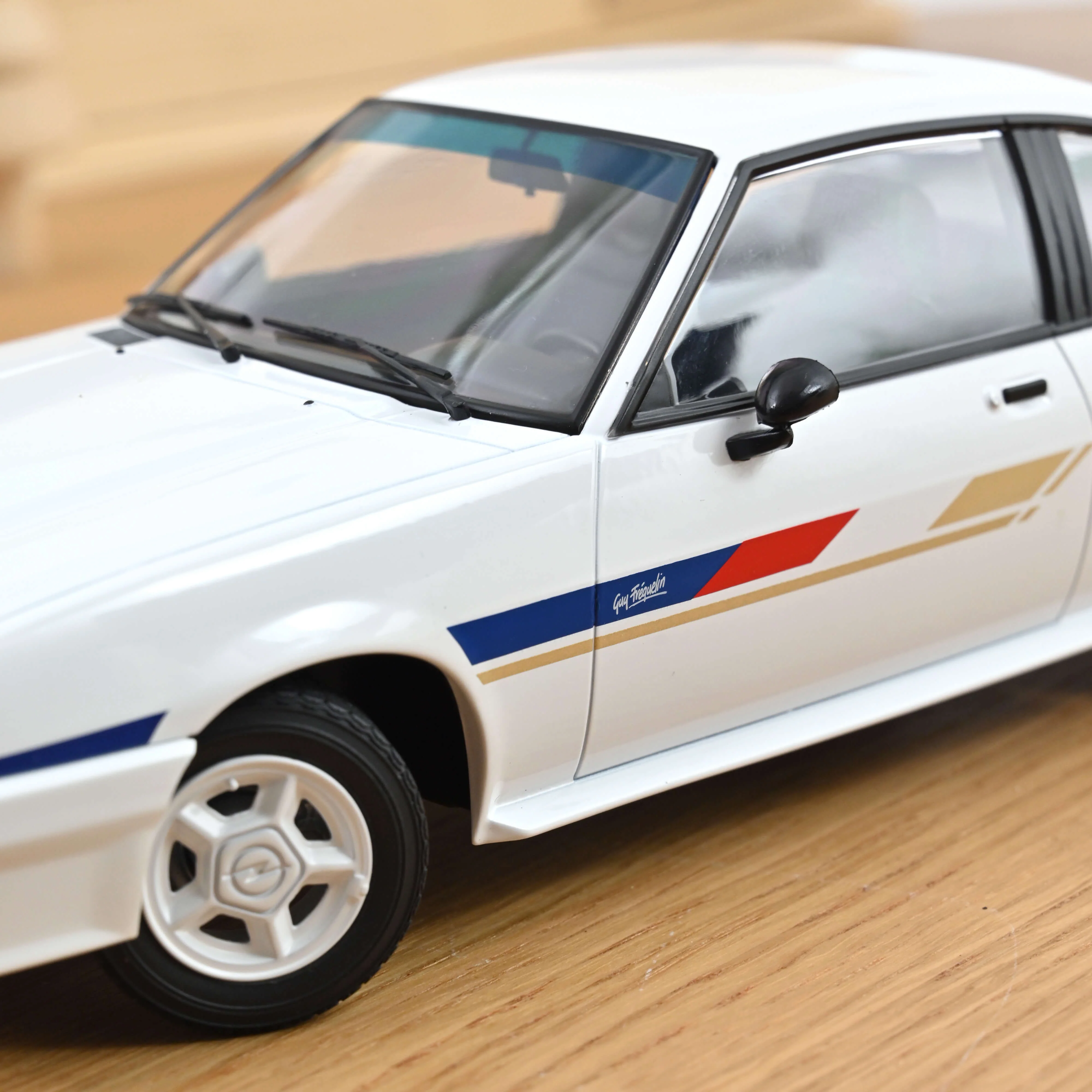 Opel Manta Guy Frequelin 1984 Blanc 1/18 - Image 3