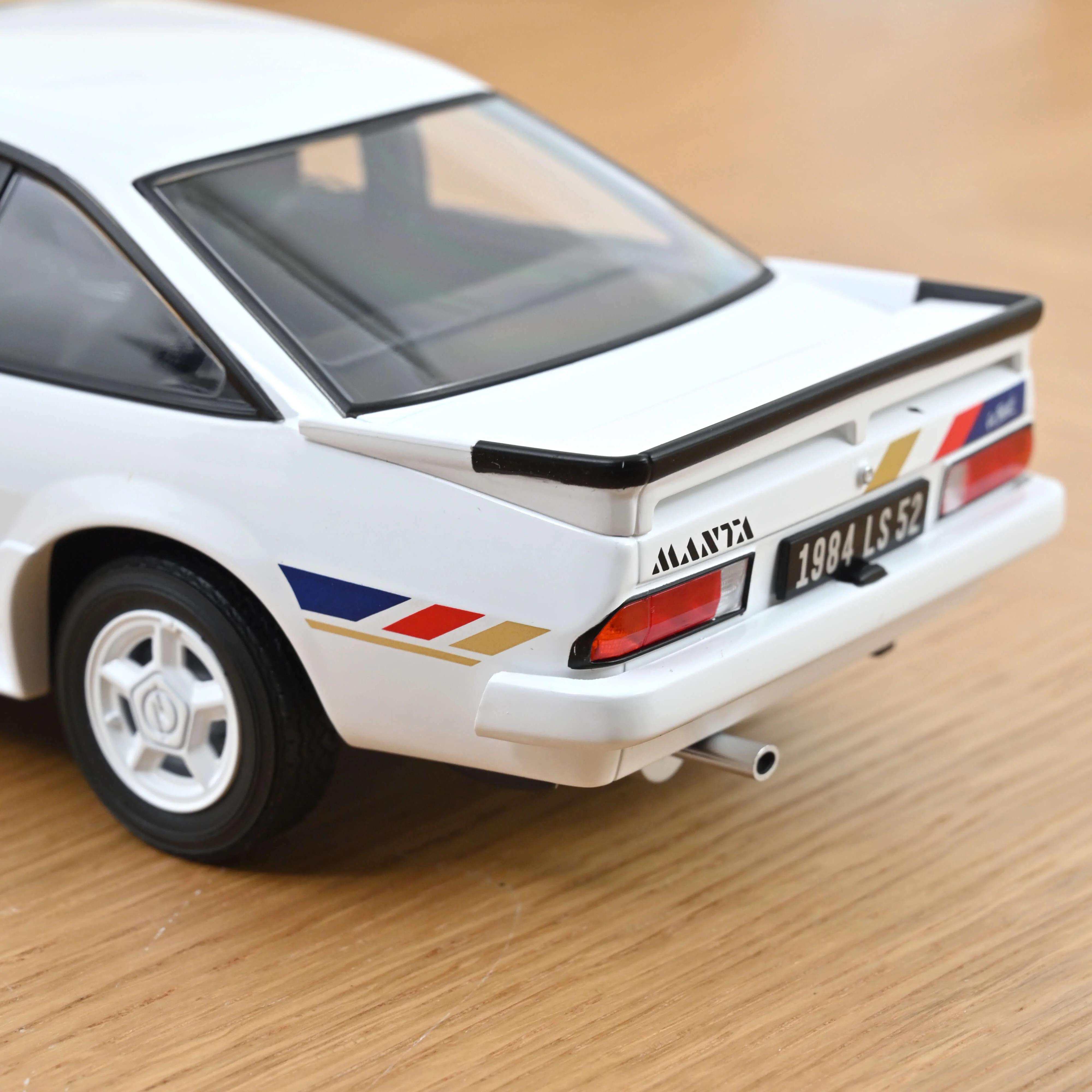 Opel Manta Guy Frequelin 1984 Blanc 1/18 - Image 4