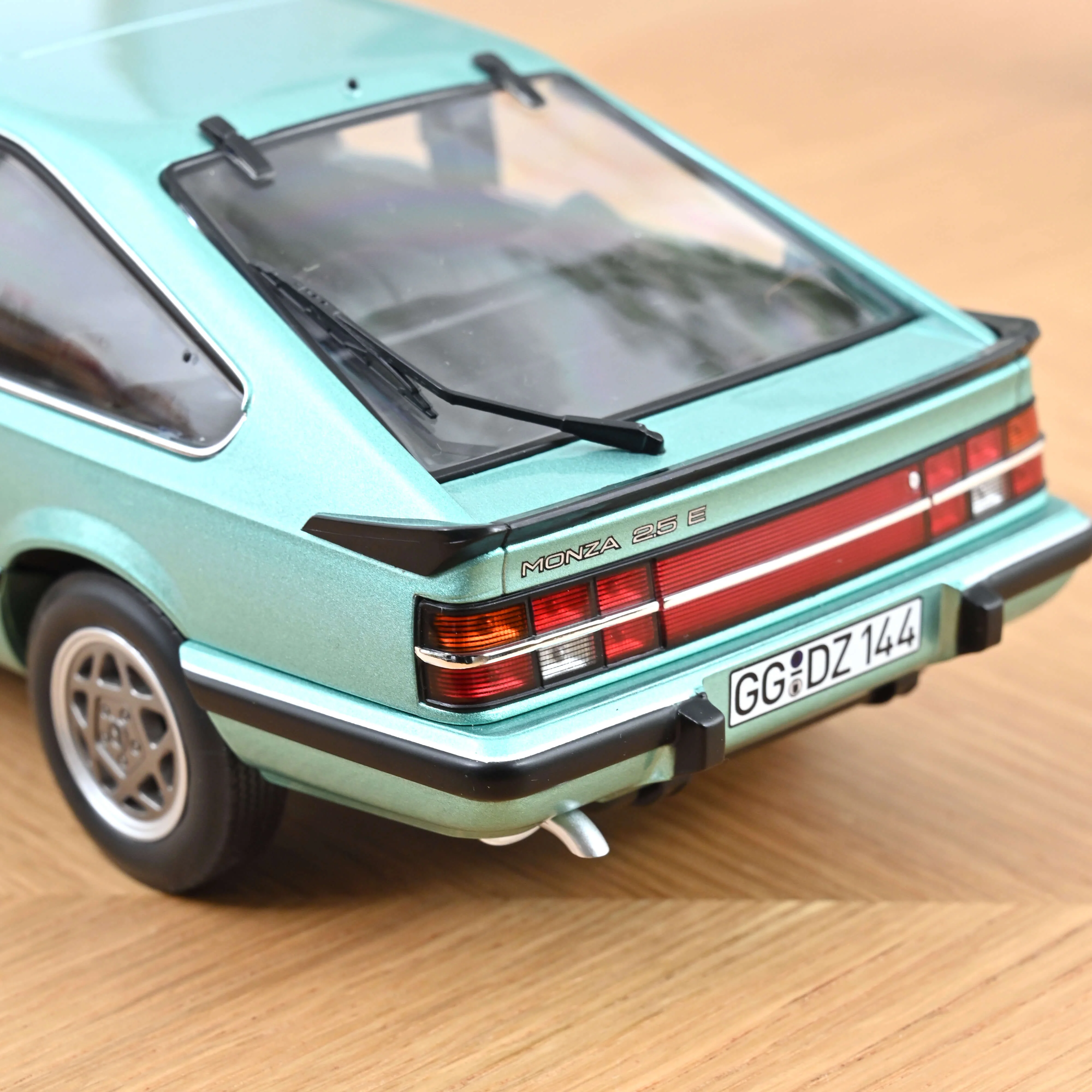 Opel Monza 2.5 E 1983 Vert Beryll métallisé 1/18 - Image 4