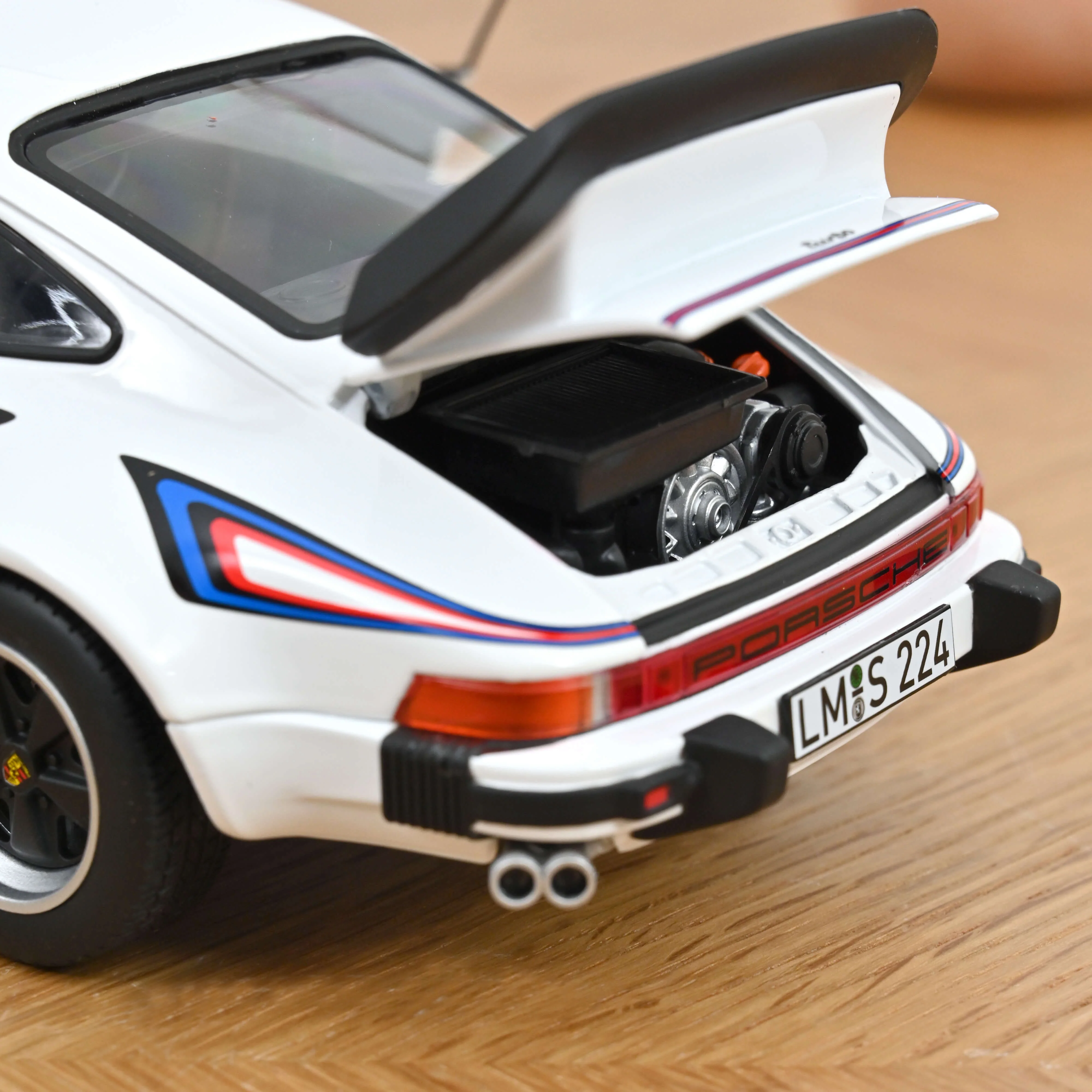 Porsche 911 Turbo 3.3 1980 Blanc Martini 1/18 - Image 5