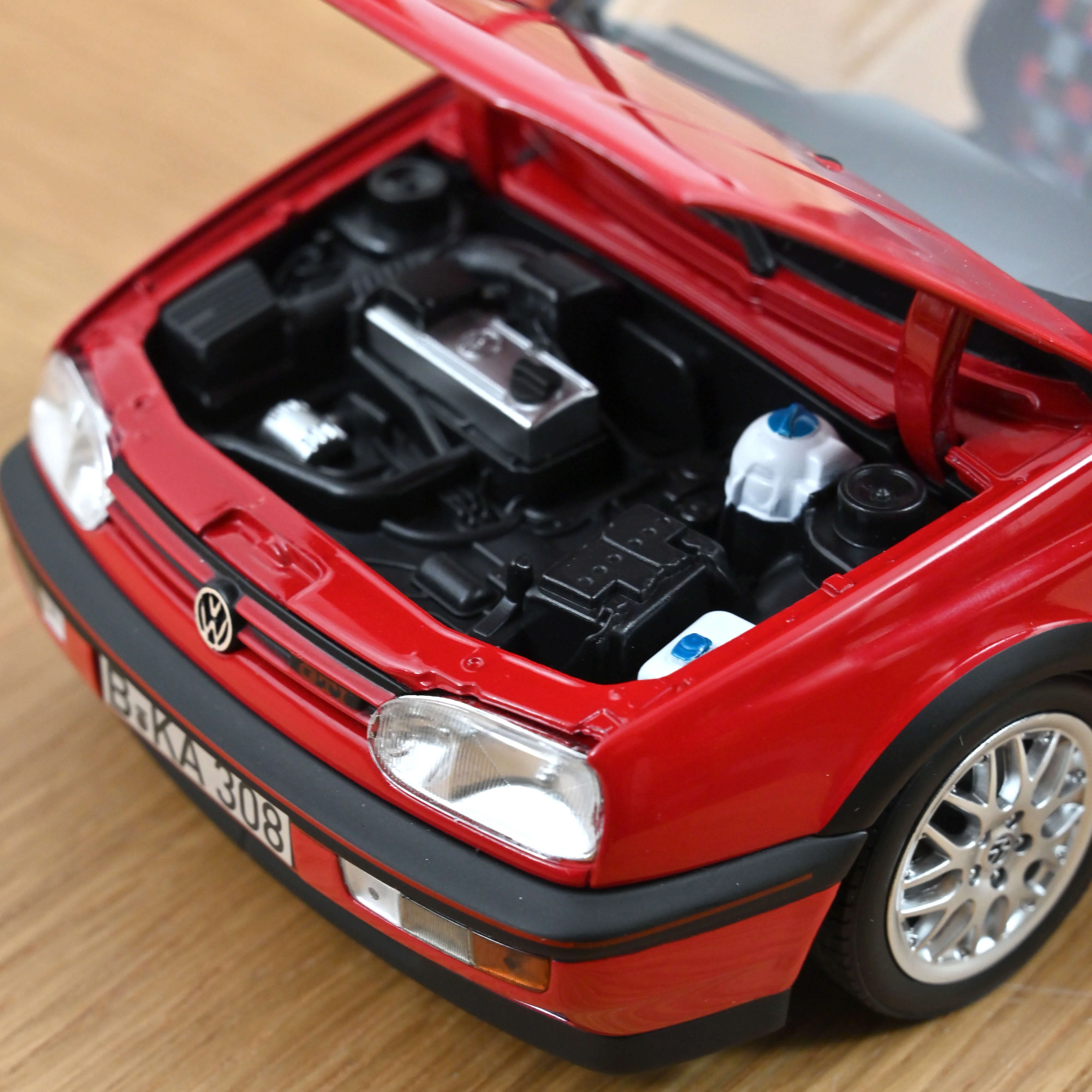 VW Golf GTI 1996 Rouge Flash 1/18 - Image 4