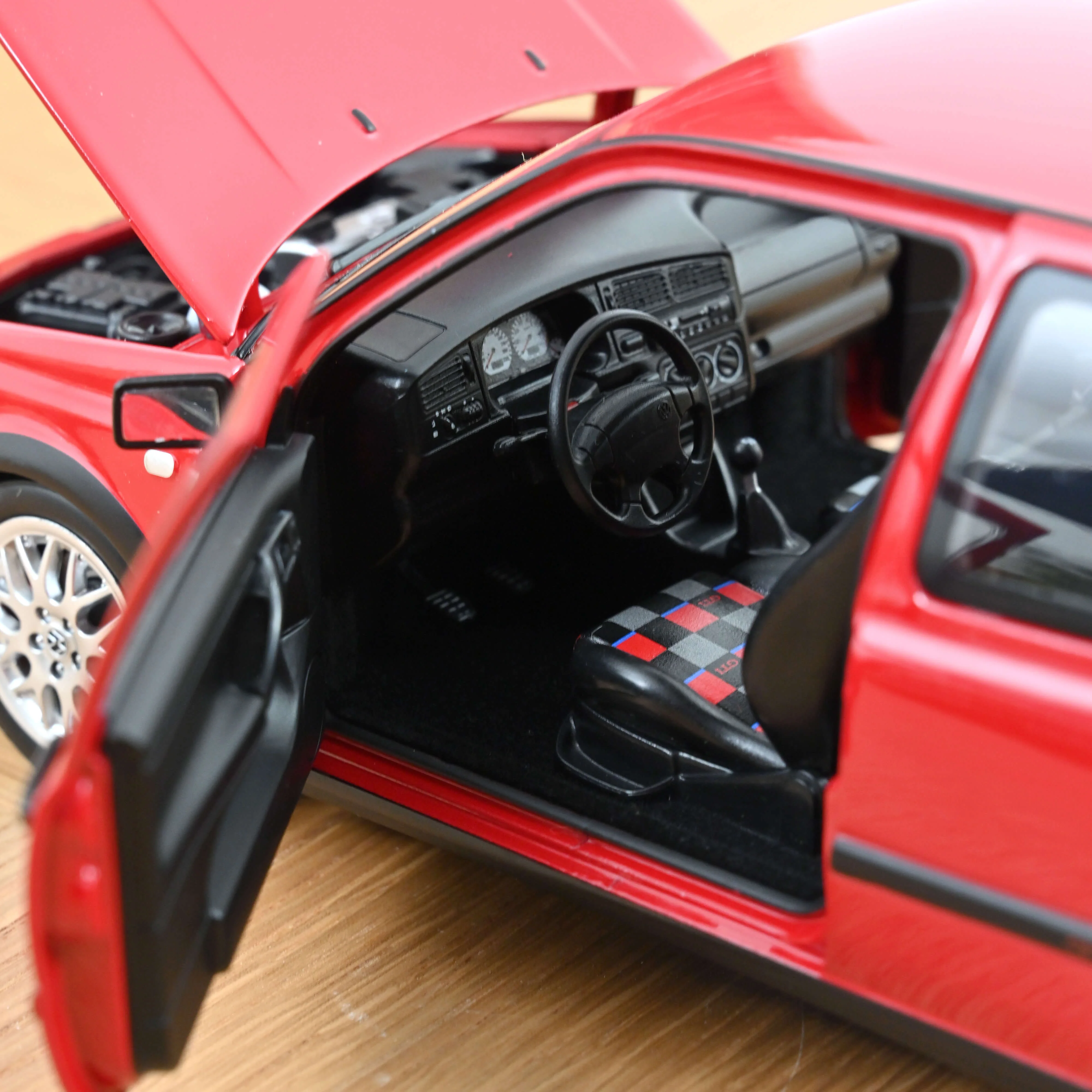 VW Golf GTI 1996 Rouge Flash 1/18 - Image 5