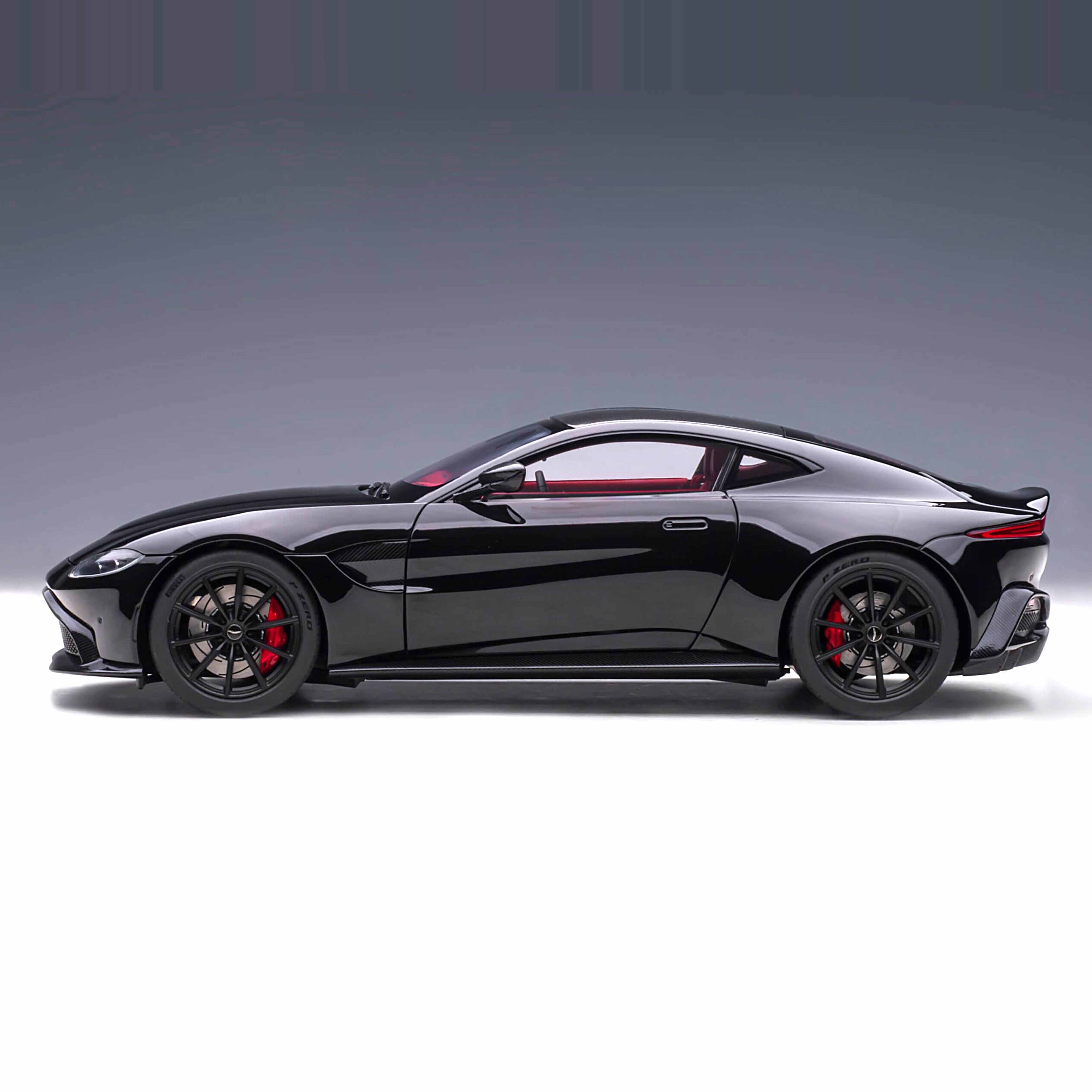 Aston Martin Vantage 2019 Jet Noir 1/18 - Image 3