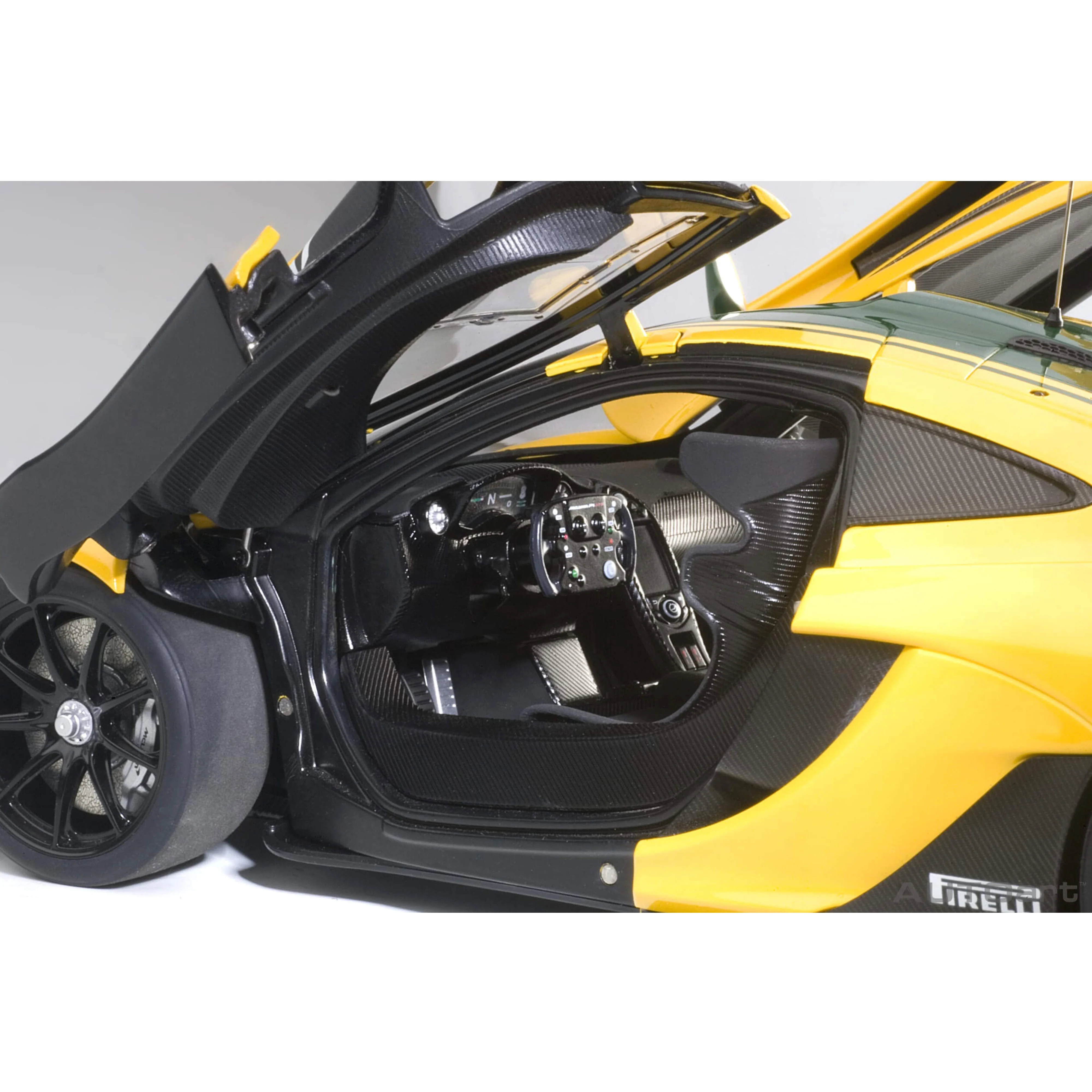 McLaren P1 GTR Jaune/Bandes Vertes N°51 1/18 - Image 5