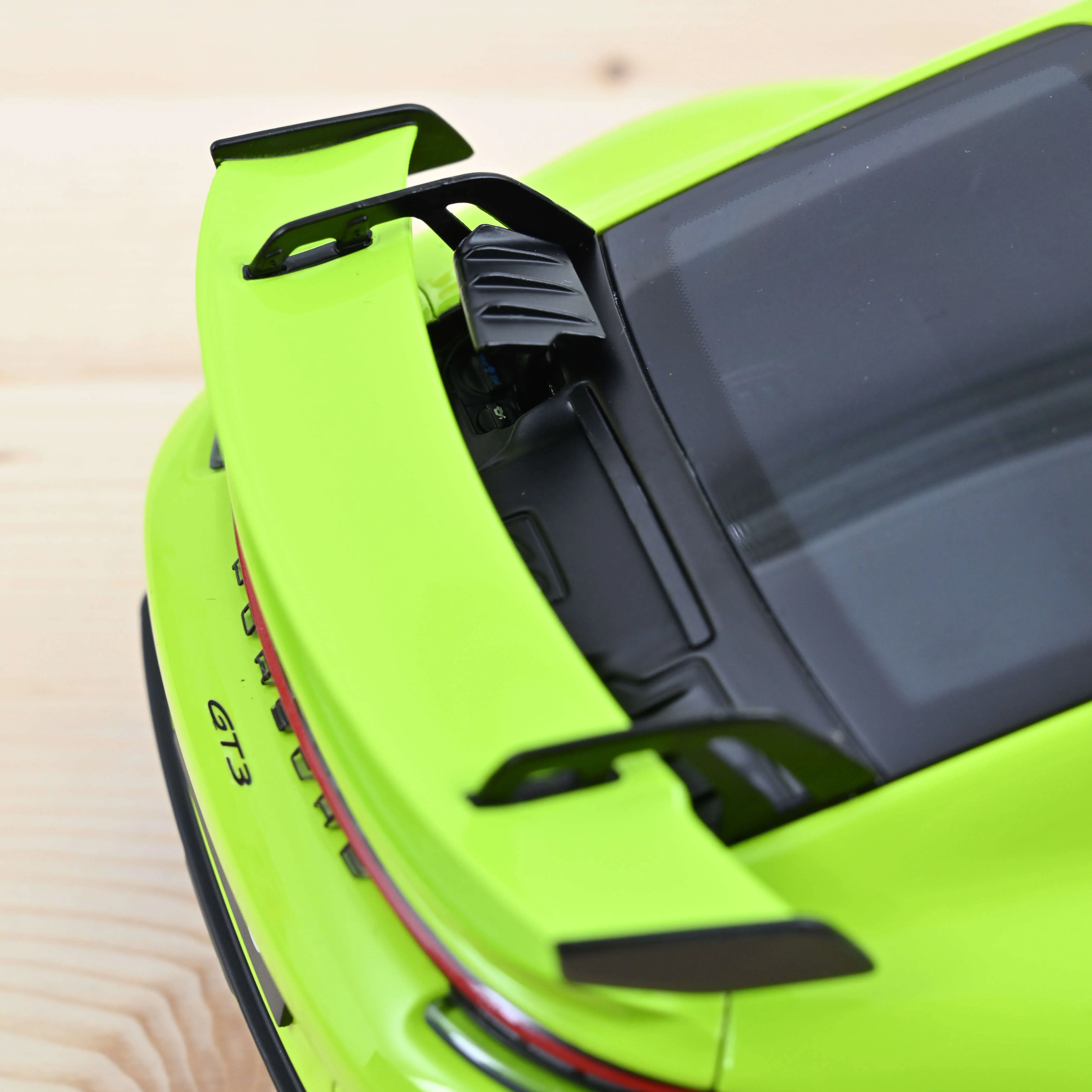 Porsche 911 GT3 2021 Vert Acide 1/18 - Image 3