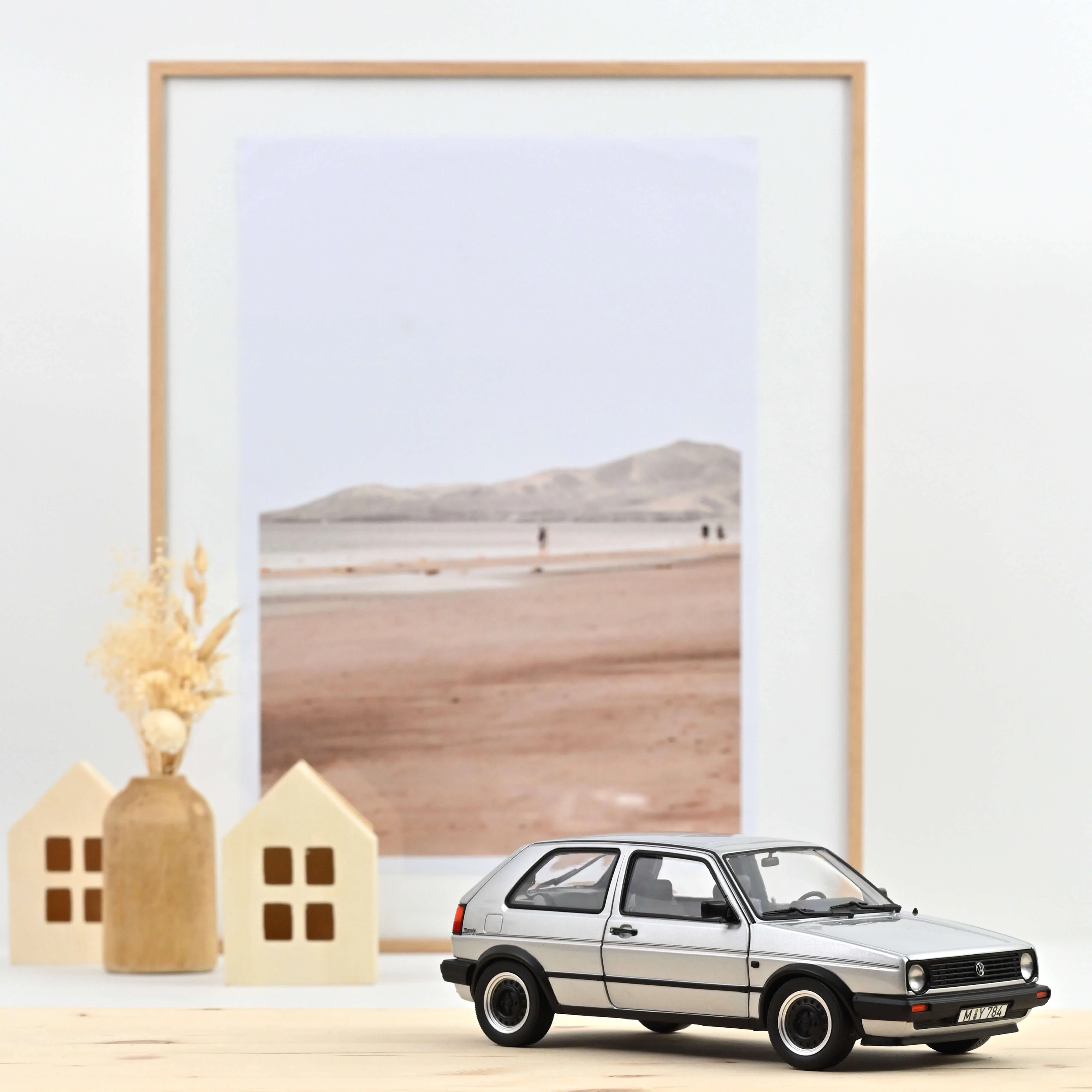 VW Golf Memphis 1988 Gris argenté métallisé 1/18 - 200pcs