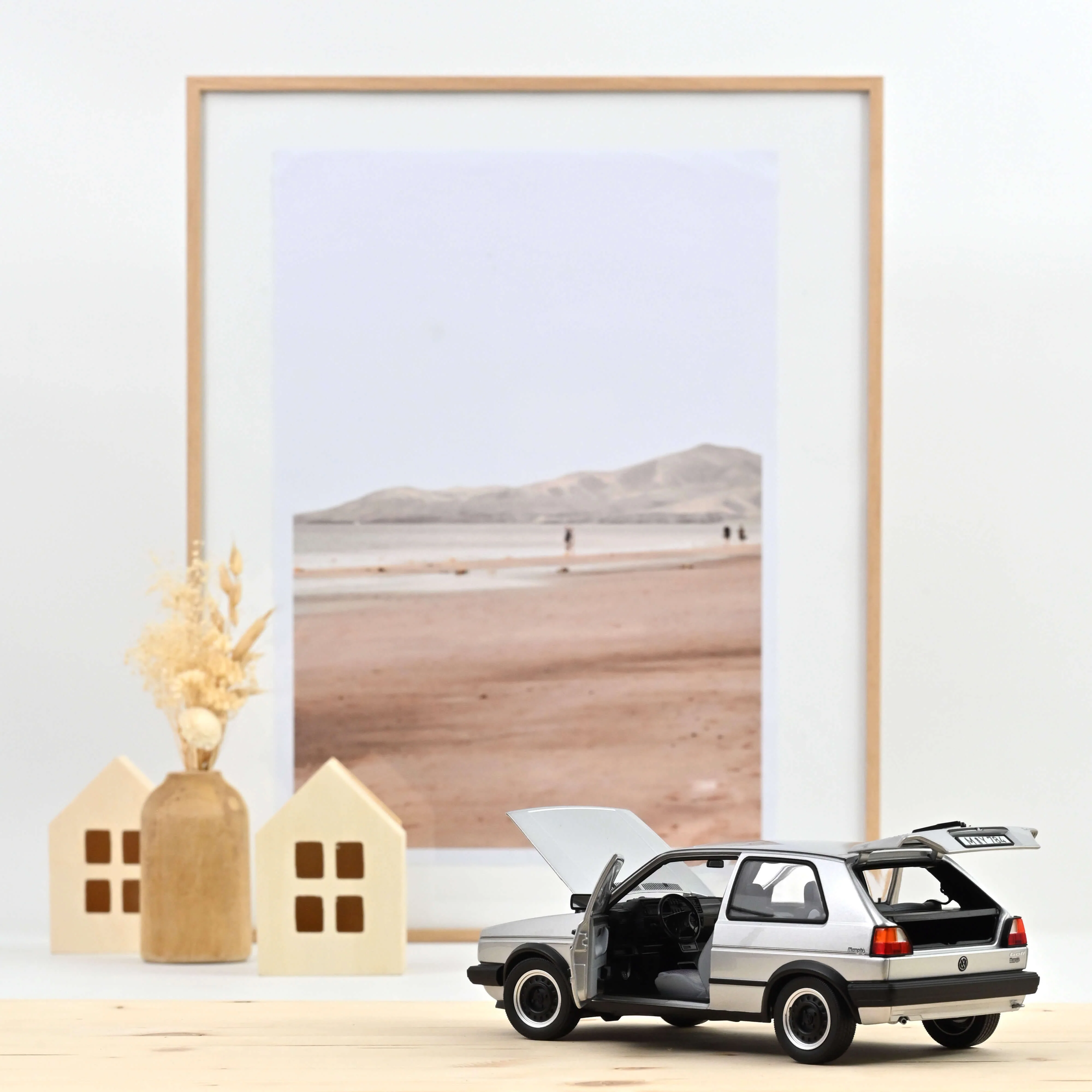 VW Golf Memphis 1988 Gris argenté métallisé 1/18 - 200pcs - Image 2
