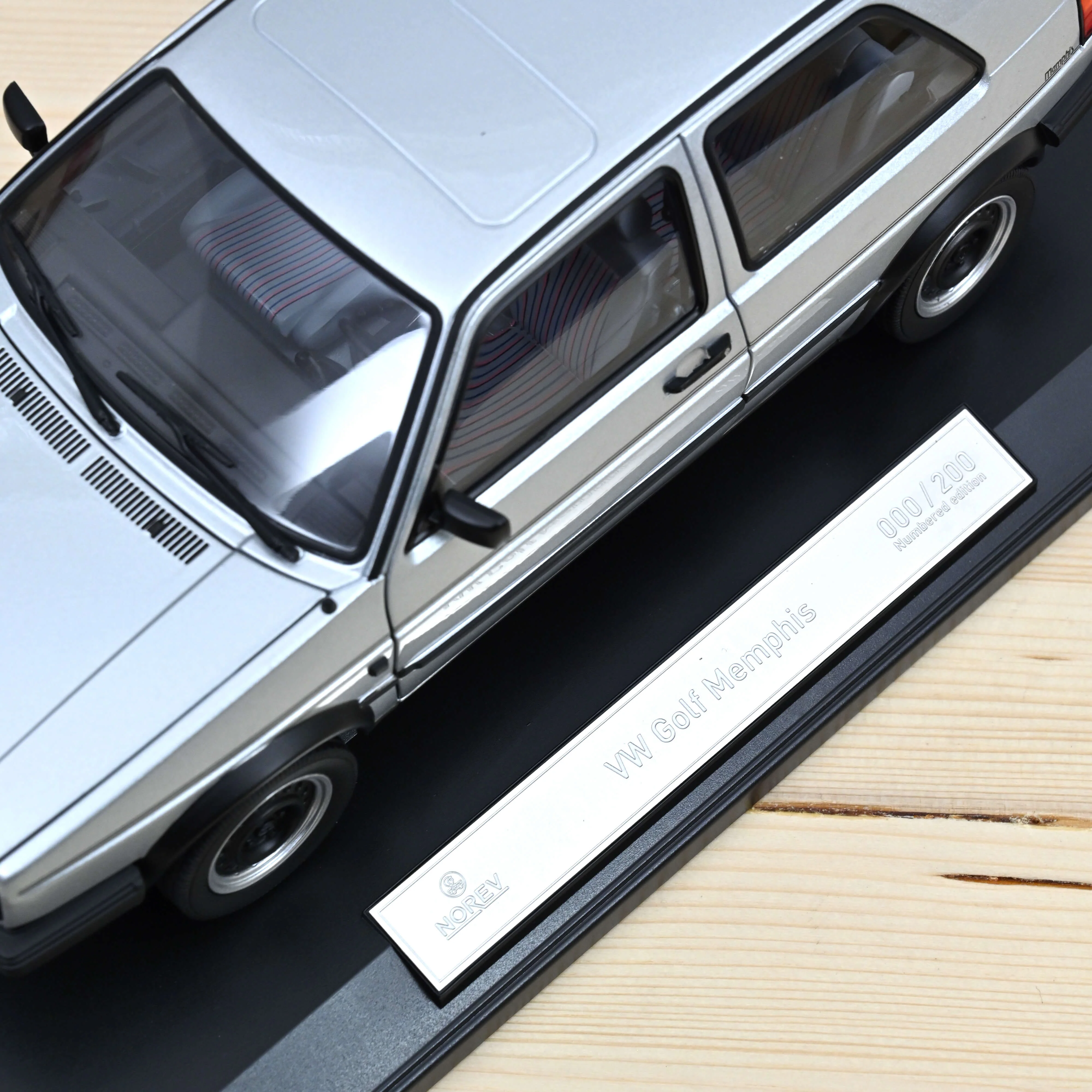 VW Golf Memphis 1988 Gris argenté métallisé 1/18 - 200pcs - Image 4