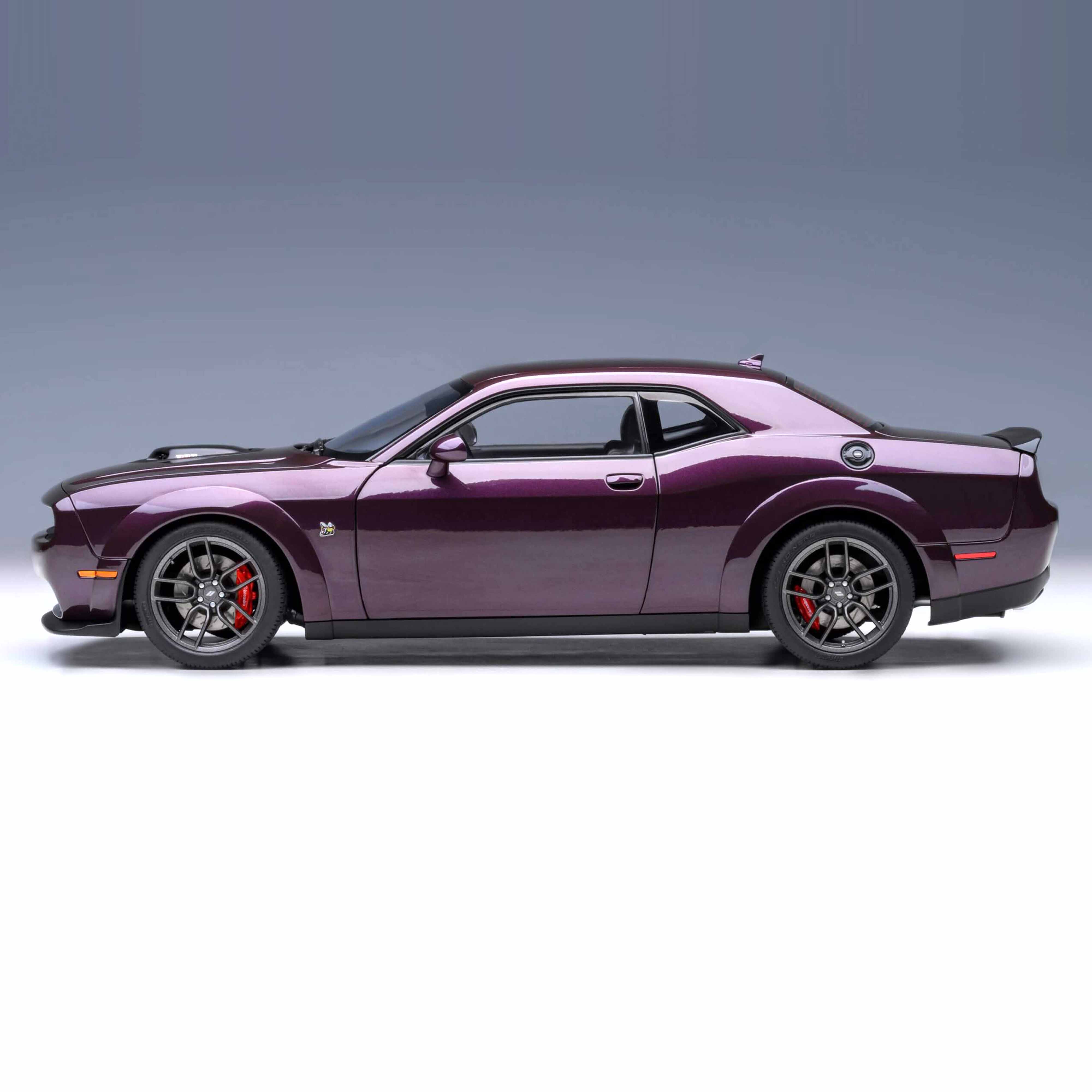 Dodge Challenger R/T Scat Pack Shaker Hellraisin 1/18 - Image 3