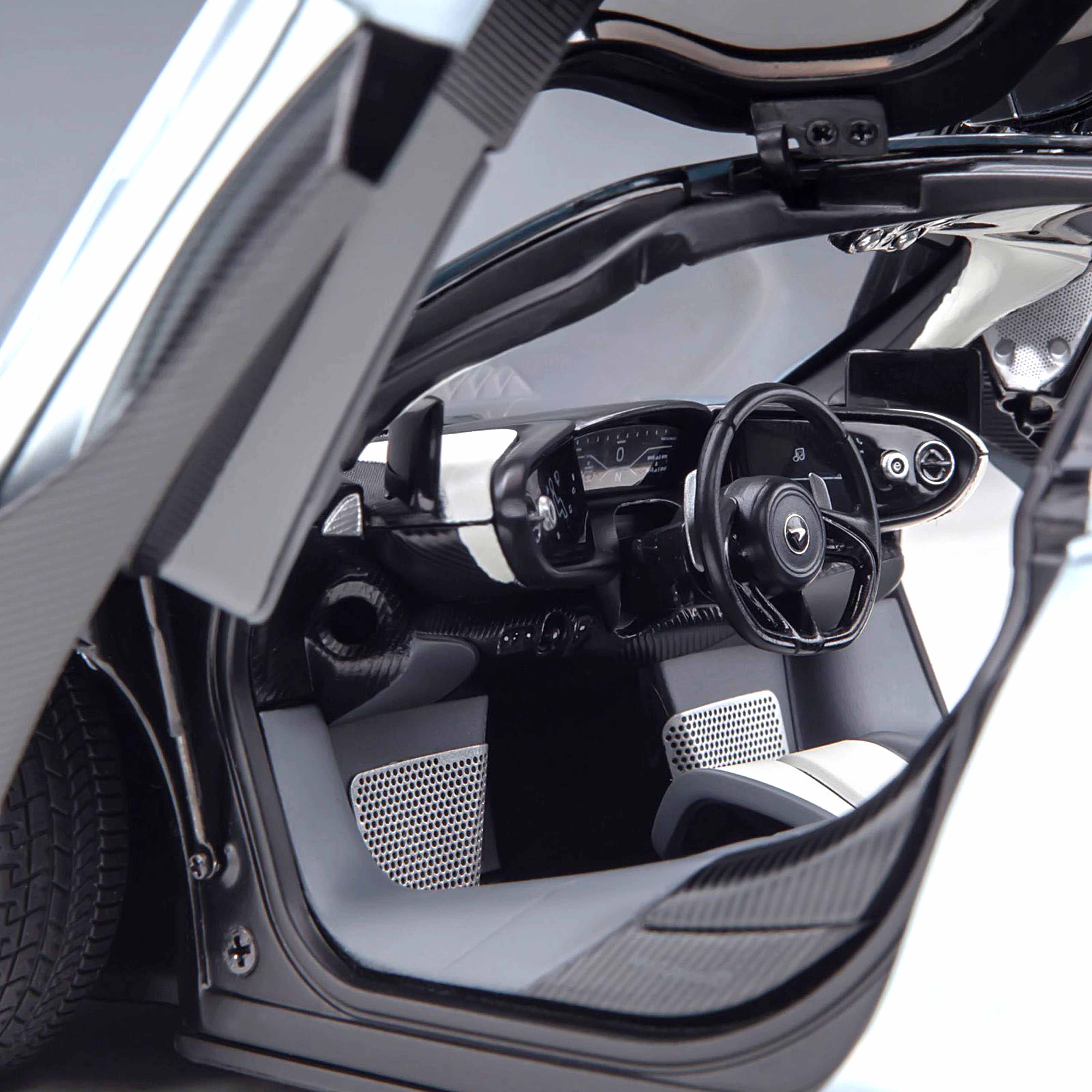 McLaren Speedtail 2020 Bleu Glacé 1/18 - Image 8