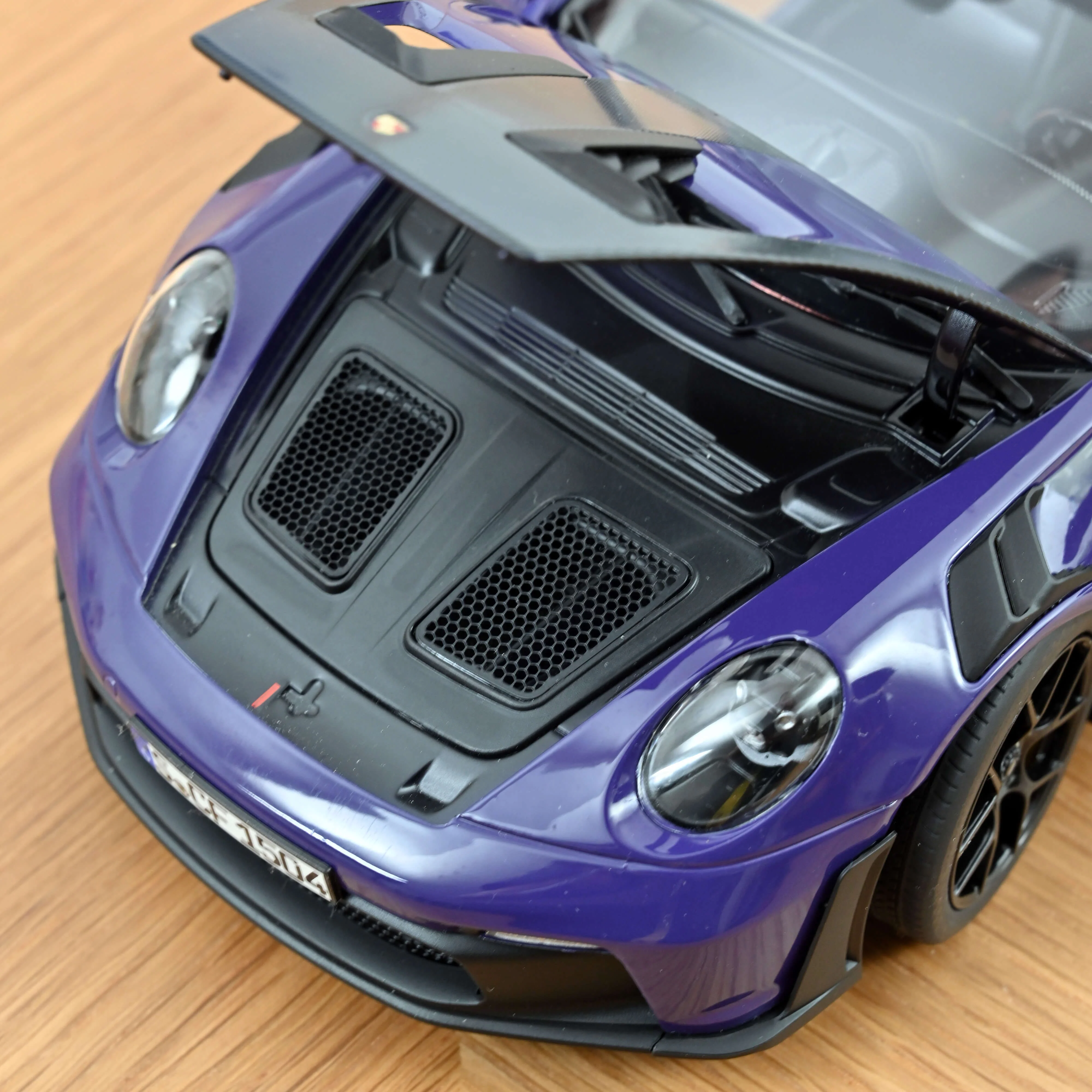 Porsche 911 GT3 RS avec Pack Weissach 2022 UltraViolet 1/18 - Image 3