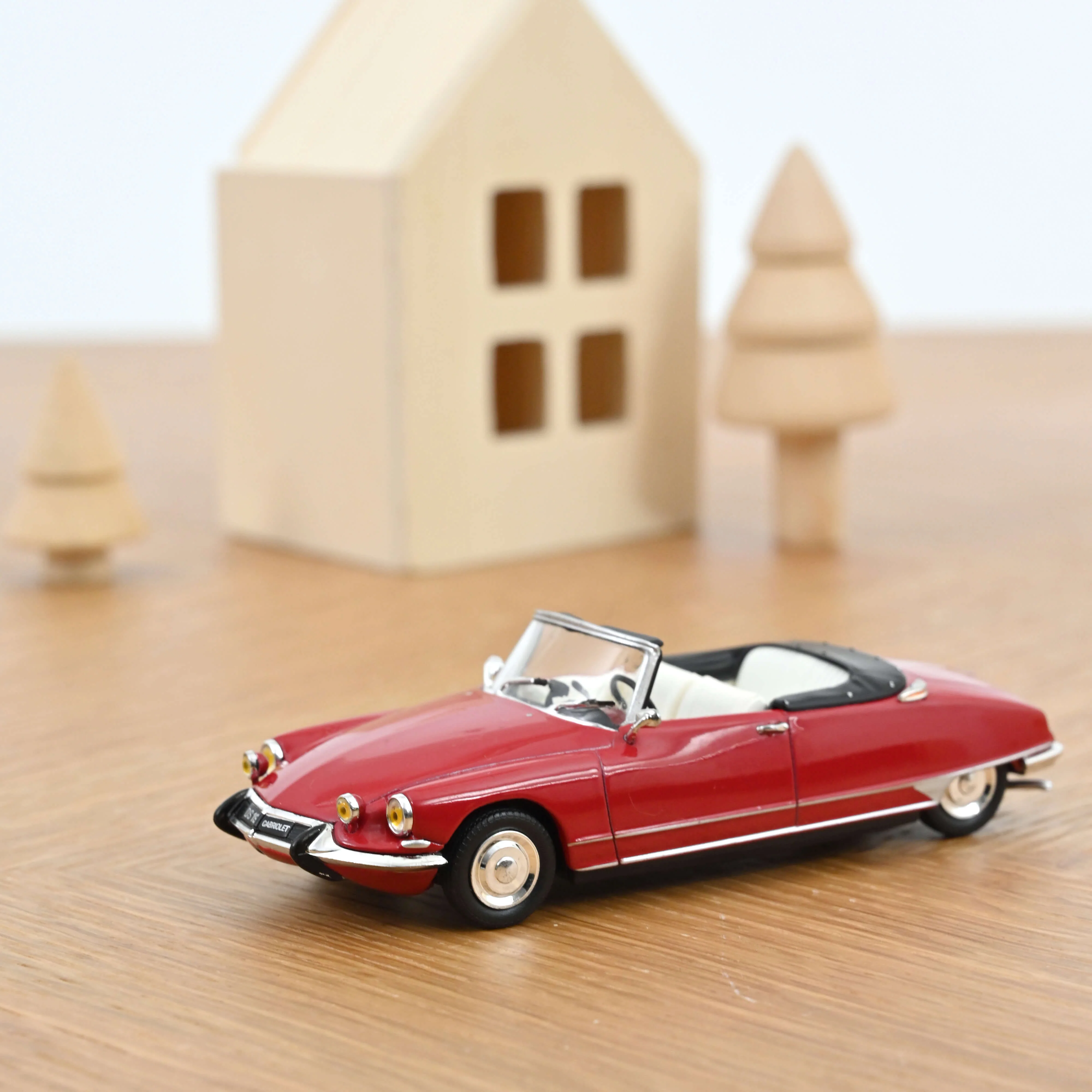 DS 19 Cabriolet Rouge Cornaline 1/43