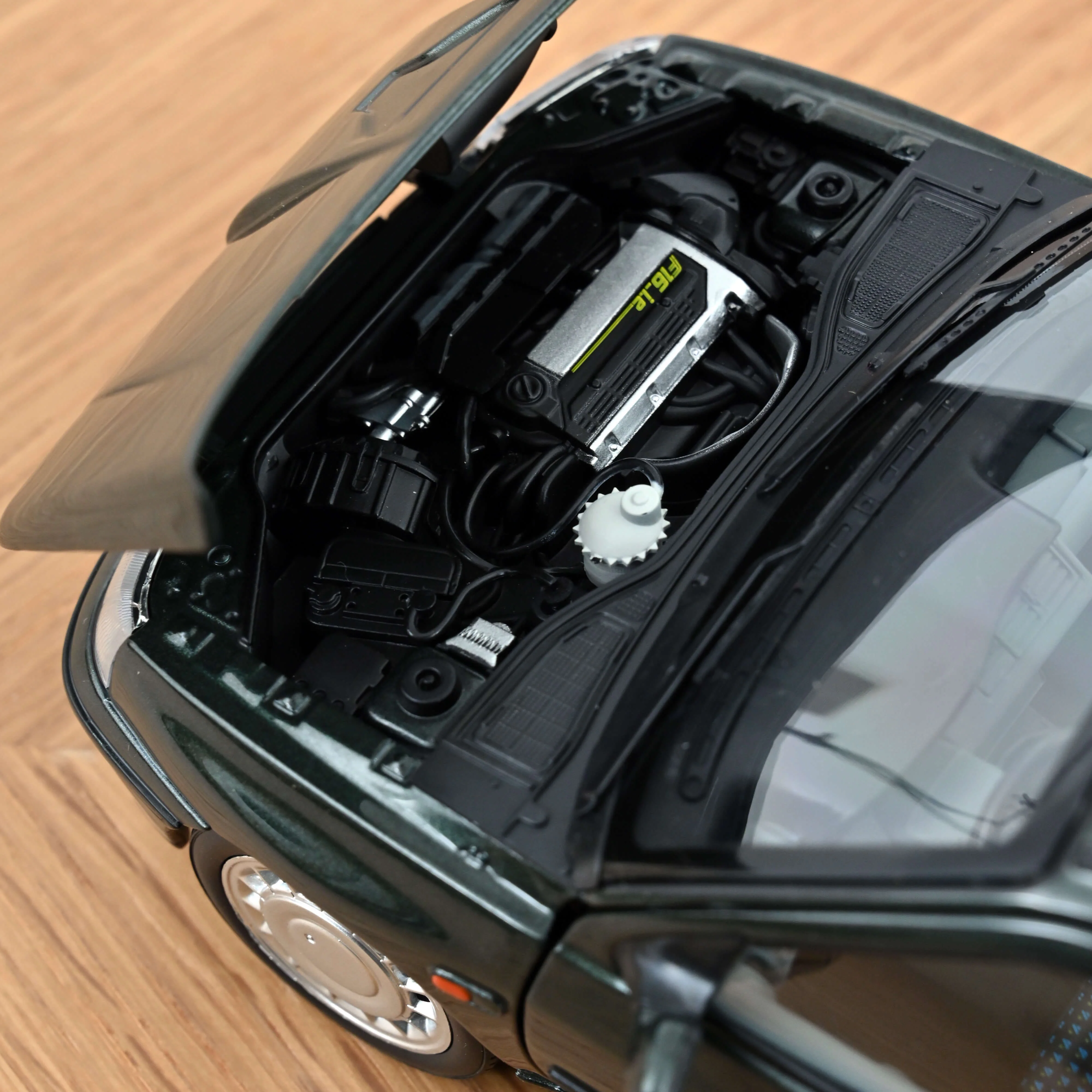 Renault Clio 16S 1992 Vert Tyrol 1/18 - 400pcs - Image 3