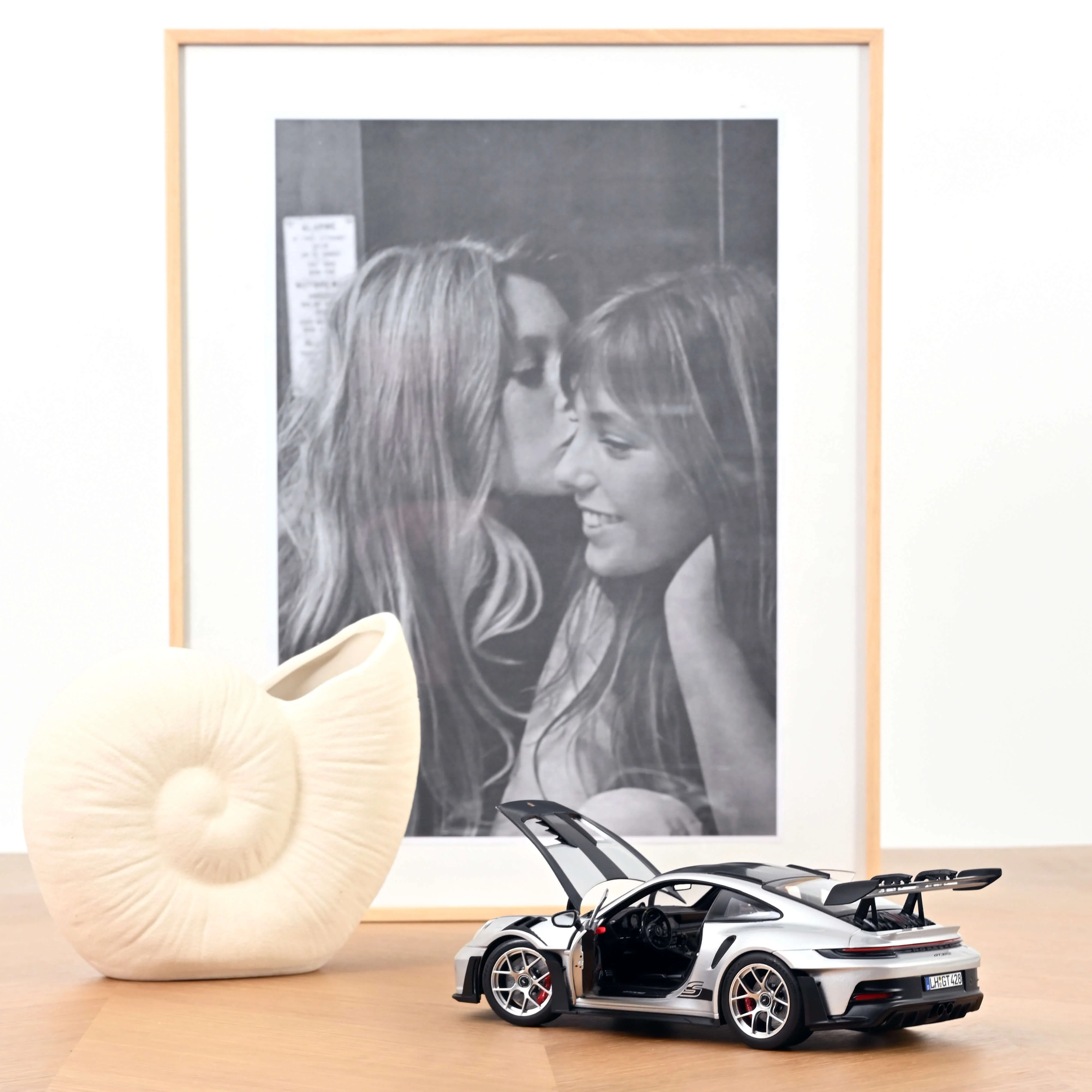 Porsche 911 GT3 RS avec Pack Weissach 2022 GT Argent métallisé 1/18 - Image 2