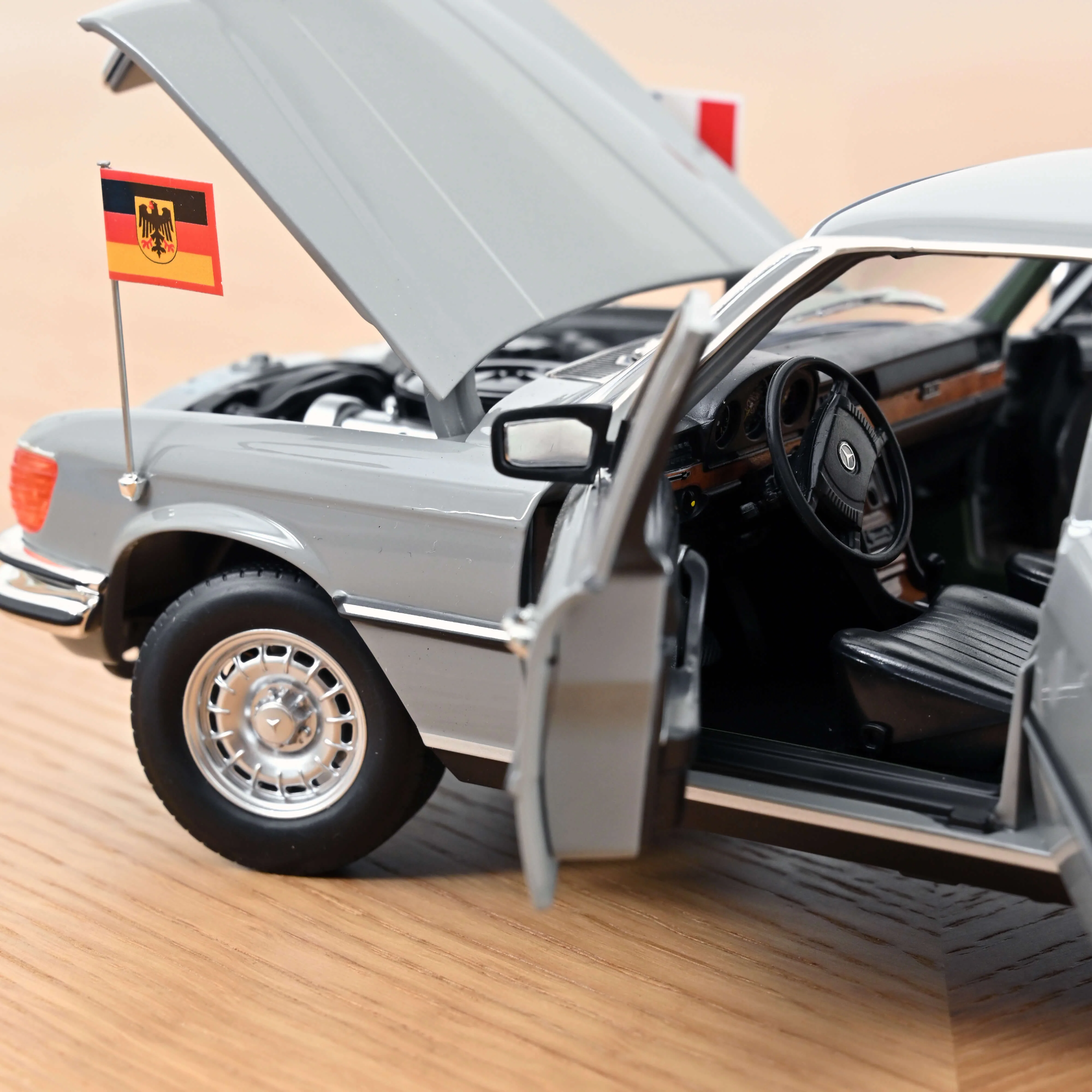 Mercedes-Benz 350 SEL 1976 Helmut Schmidt 1/18 - 300pcs - Image 5