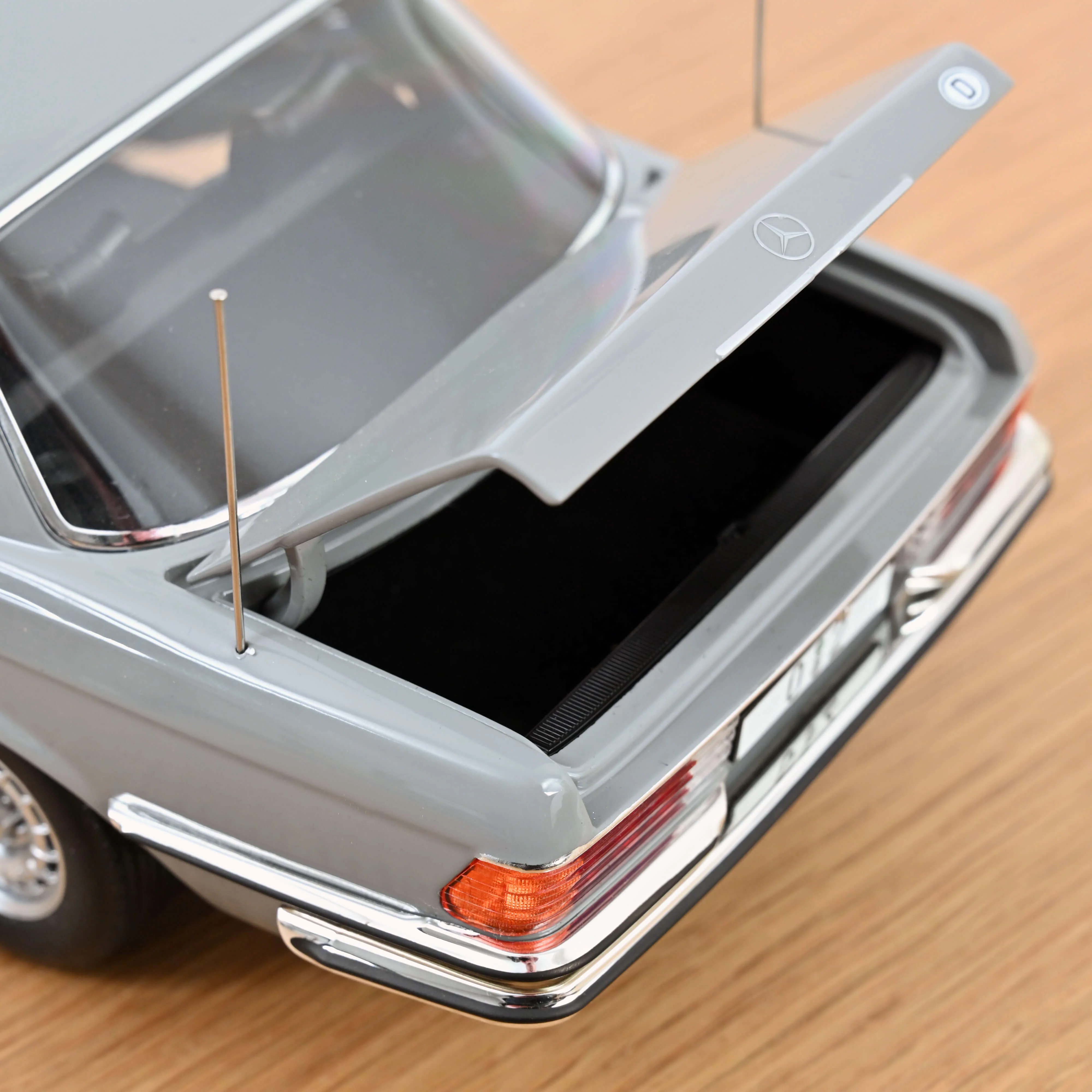 Mercedes-Benz 350 SEL 1976 Helmut Schmidt 1/18 - 300pcs - Image 6
