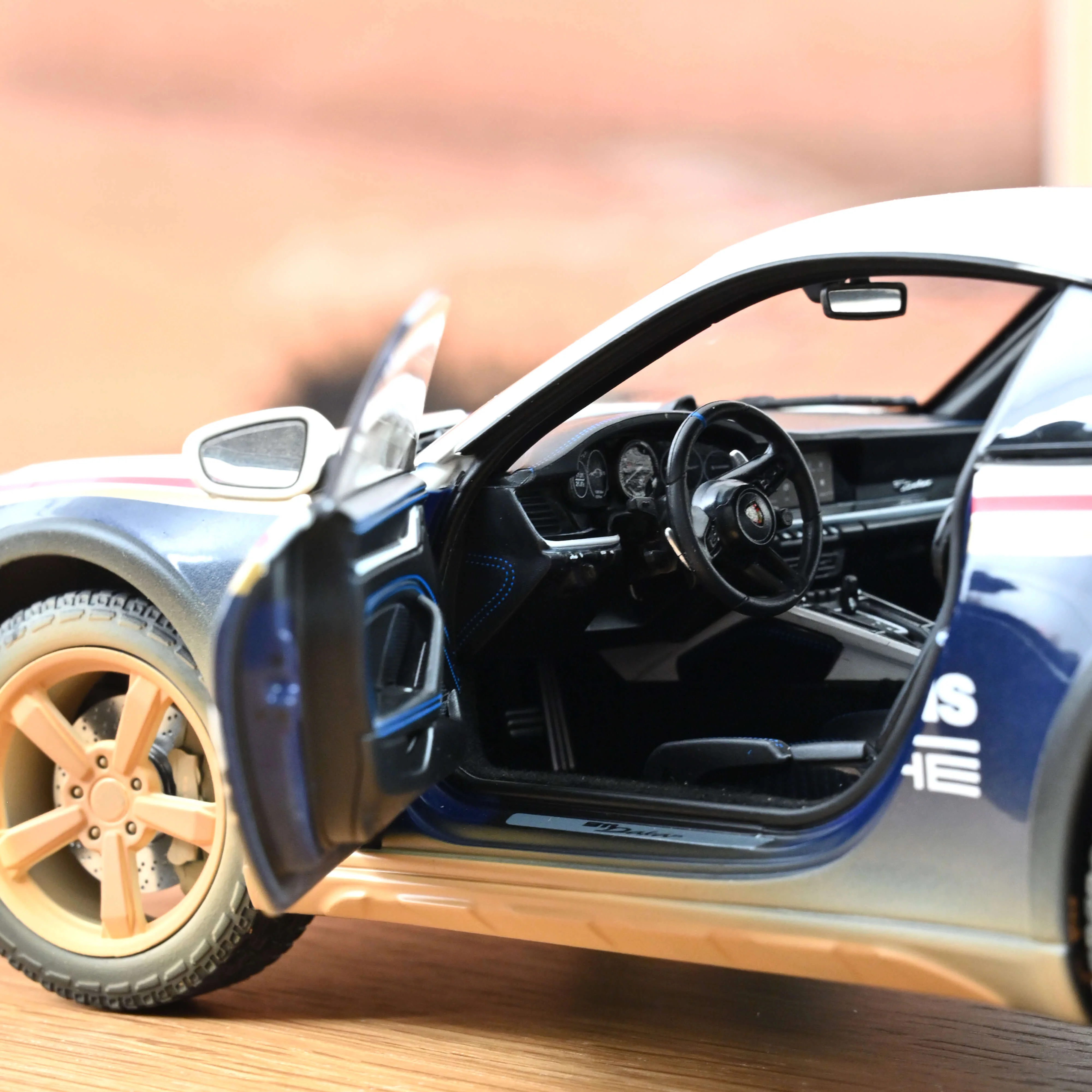 Porsche 911 Dakar Roughroads effet sable 1/18 - 500pcs - Image 5