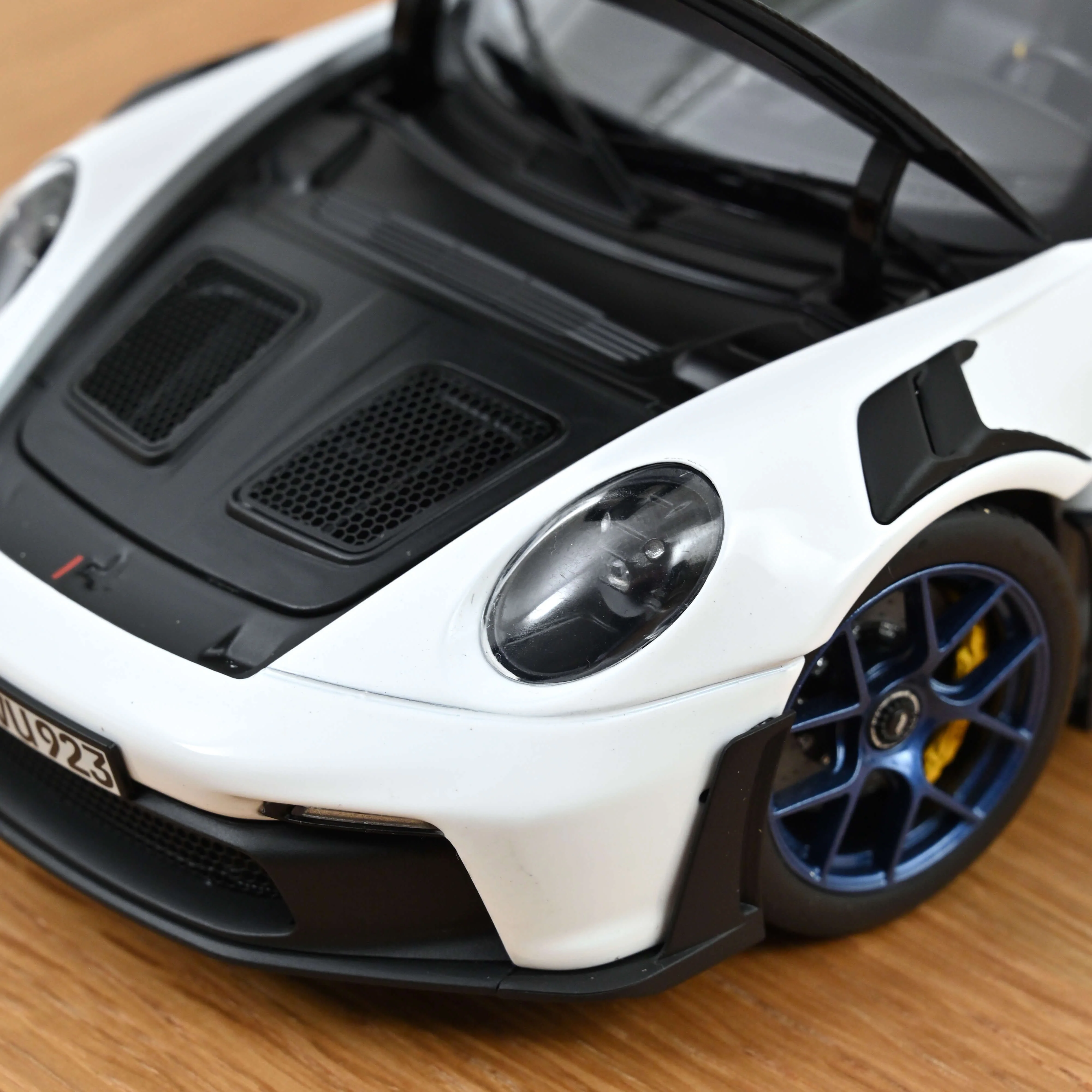 Porsche 911 GT3 RS Pack Weissach 2022 blanc et bleu indigo 1/18 - Image 5
