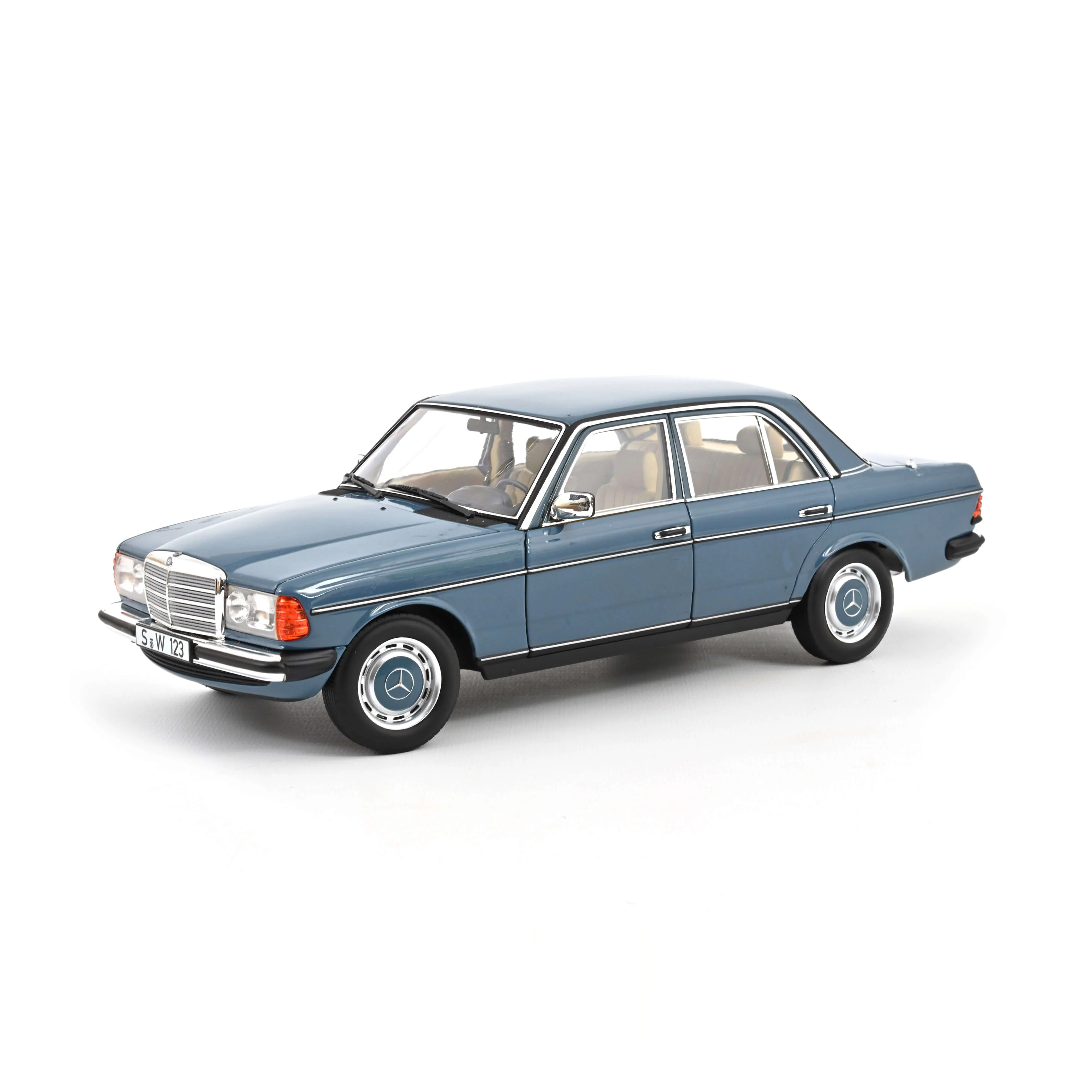 Mercedes-Benz 200 1982 Bleu Chine 1/18