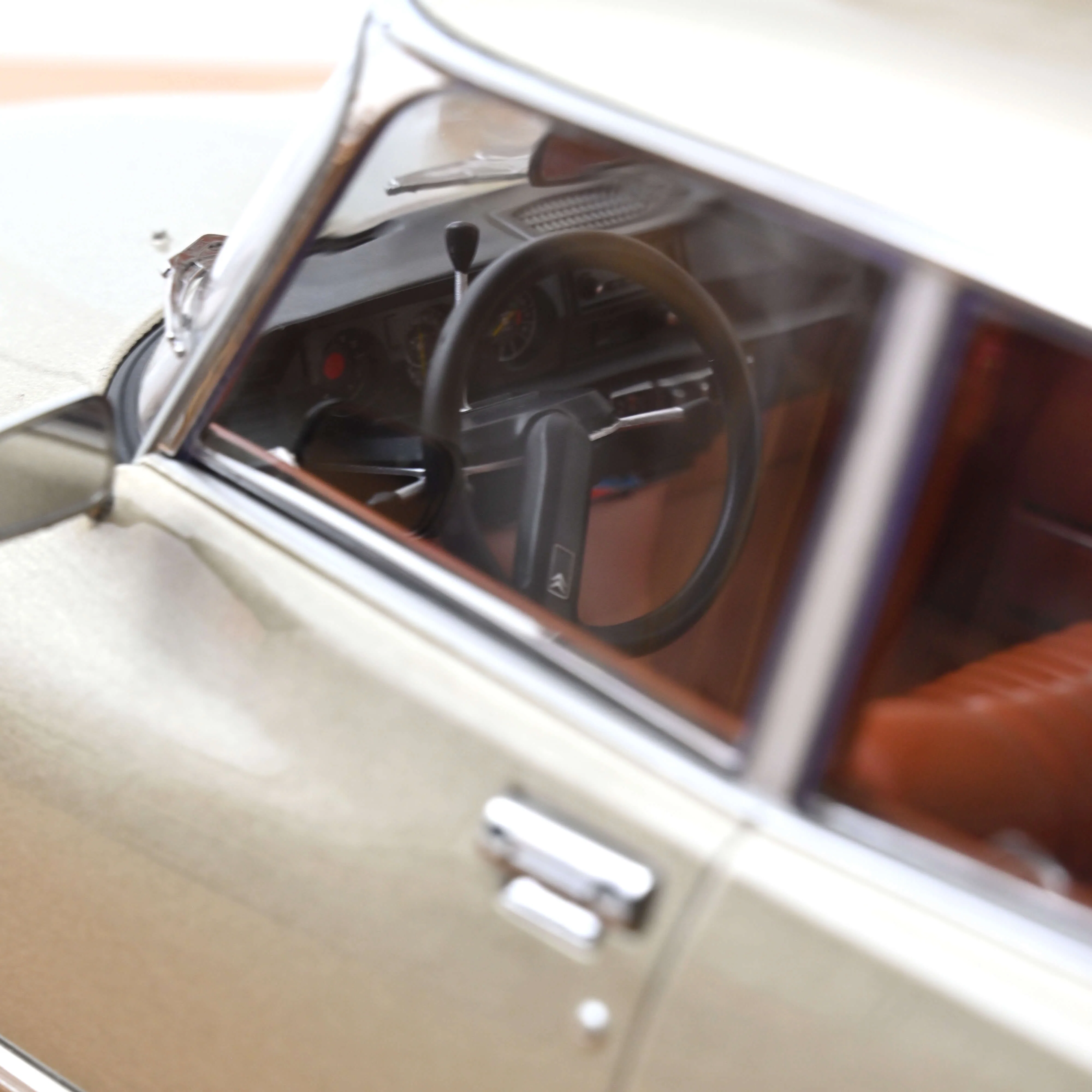 Citroën DS 23 Pallas 1973 Beige Tholonnet 1/12 - Image 4
