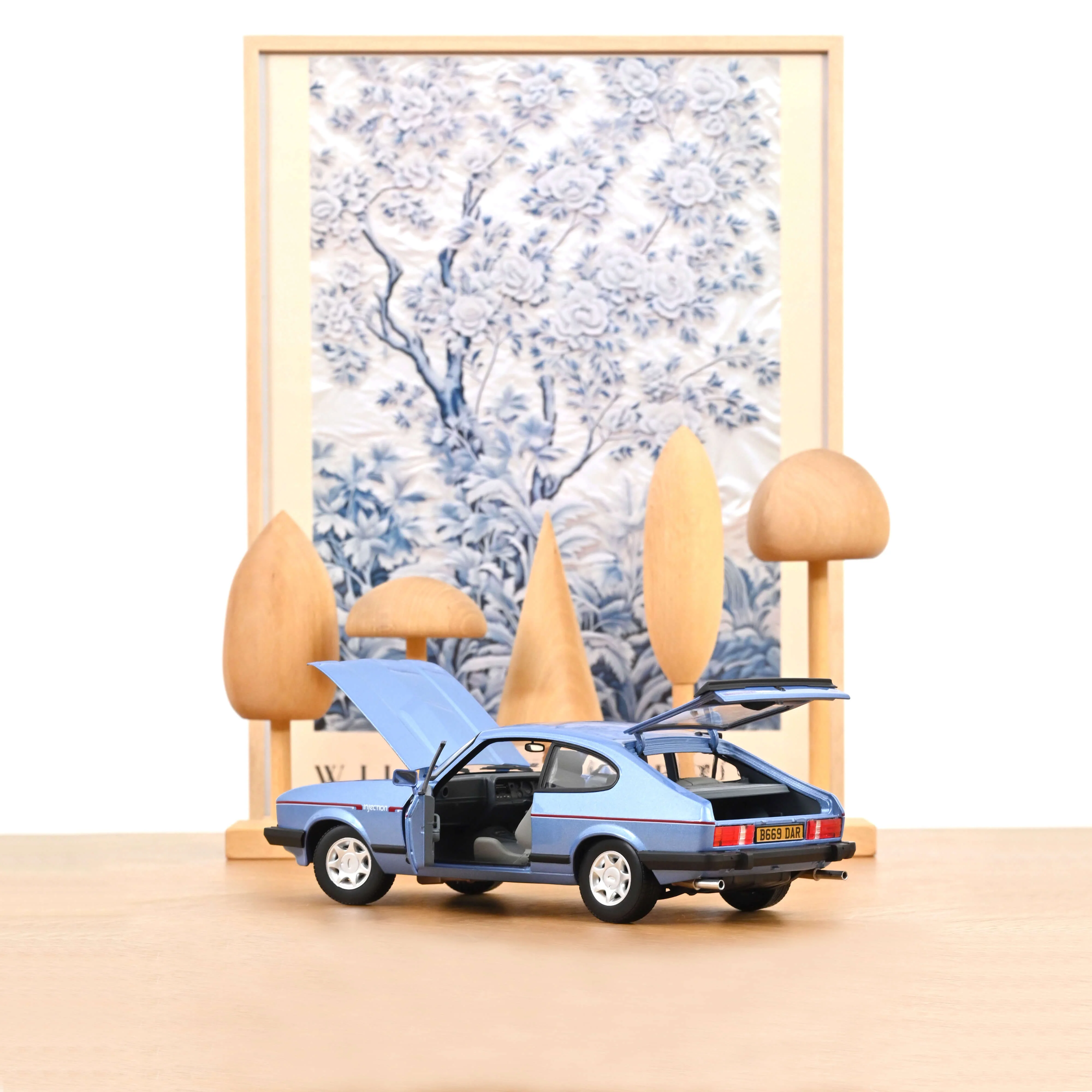 Ford Capri Mk.III 2.8 Injection RHD 1984 Bleu Paris métallisé 1/18 - Image 2