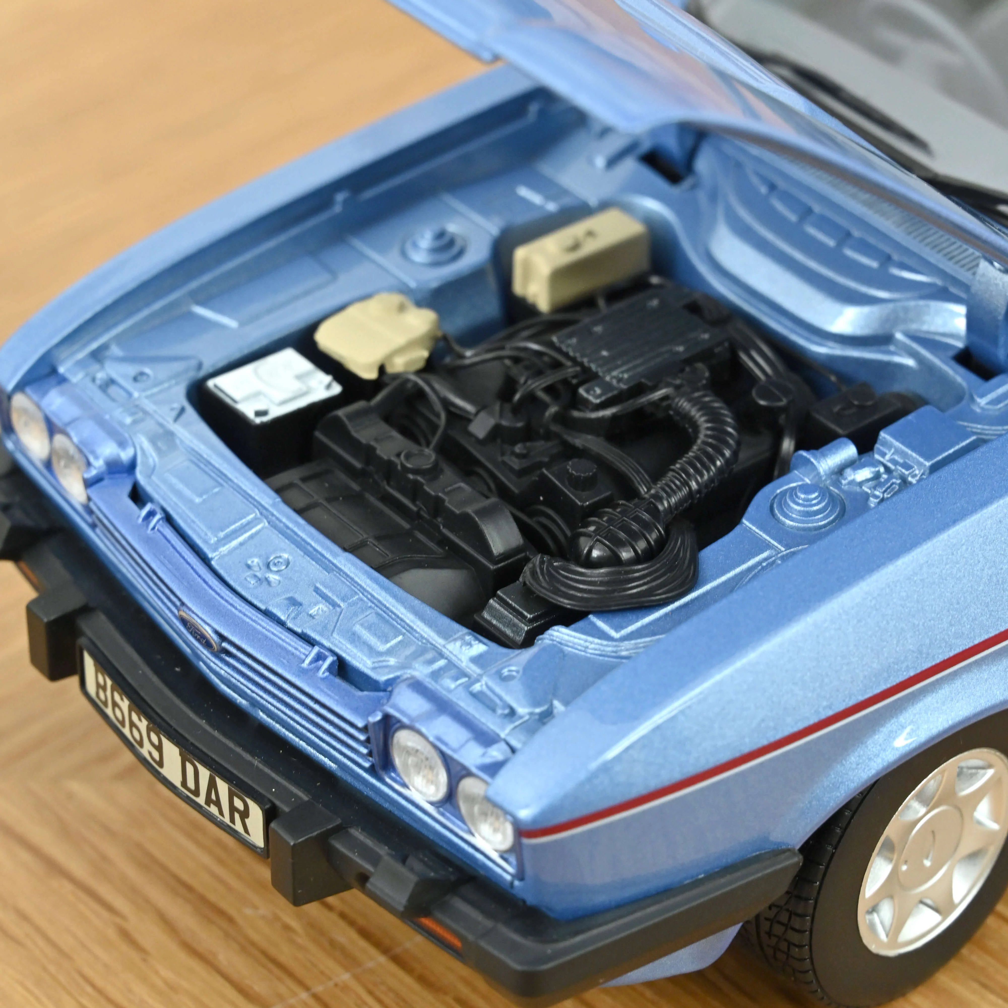 Ford Capri Mk.III 2.8 Injection RHD 1984 Bleu Paris métallisé 1/18 - Image 5