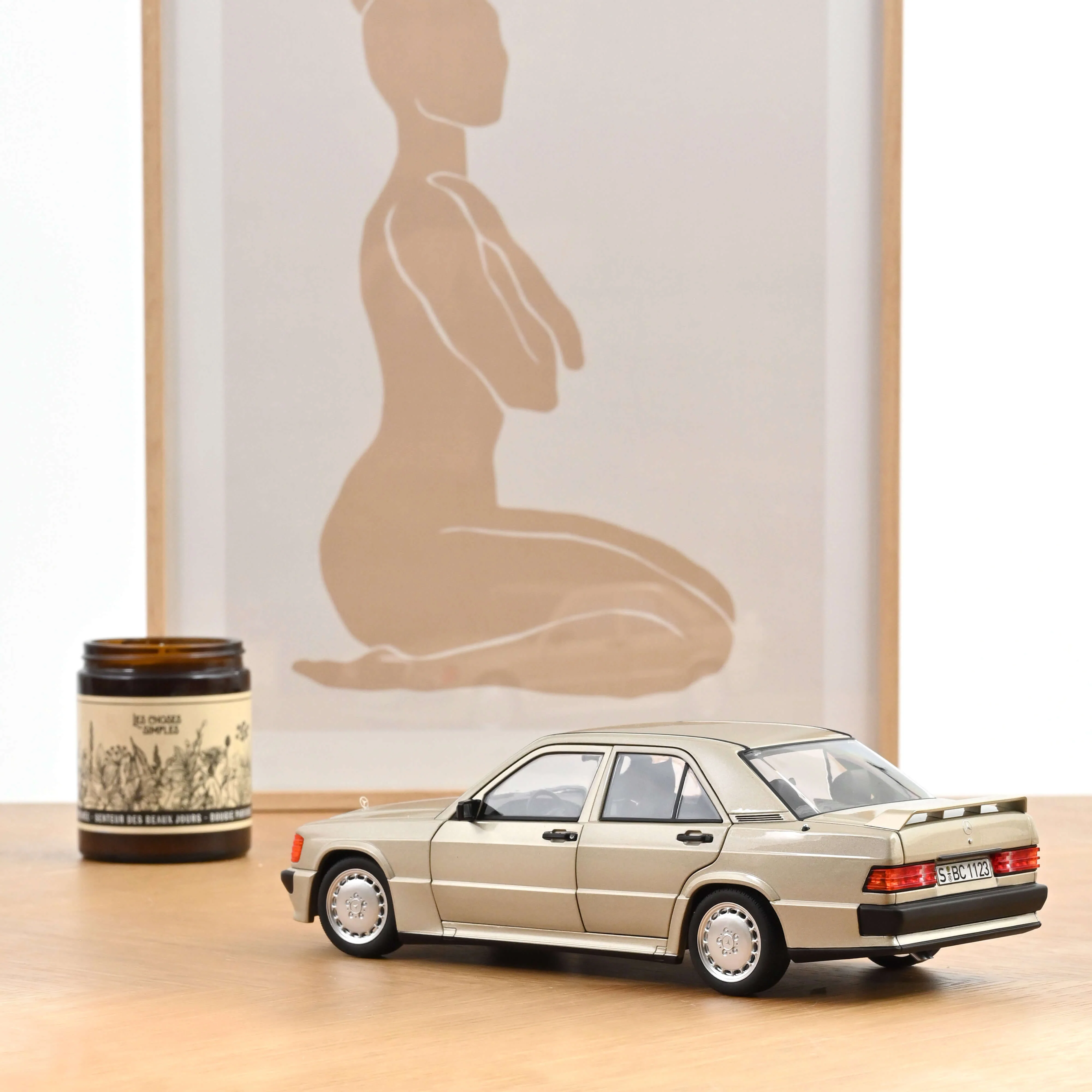 Mercedes-Benz 190 E 2.3-16 1984 Smoke Argent Métallisé 1/18 - Image 3
