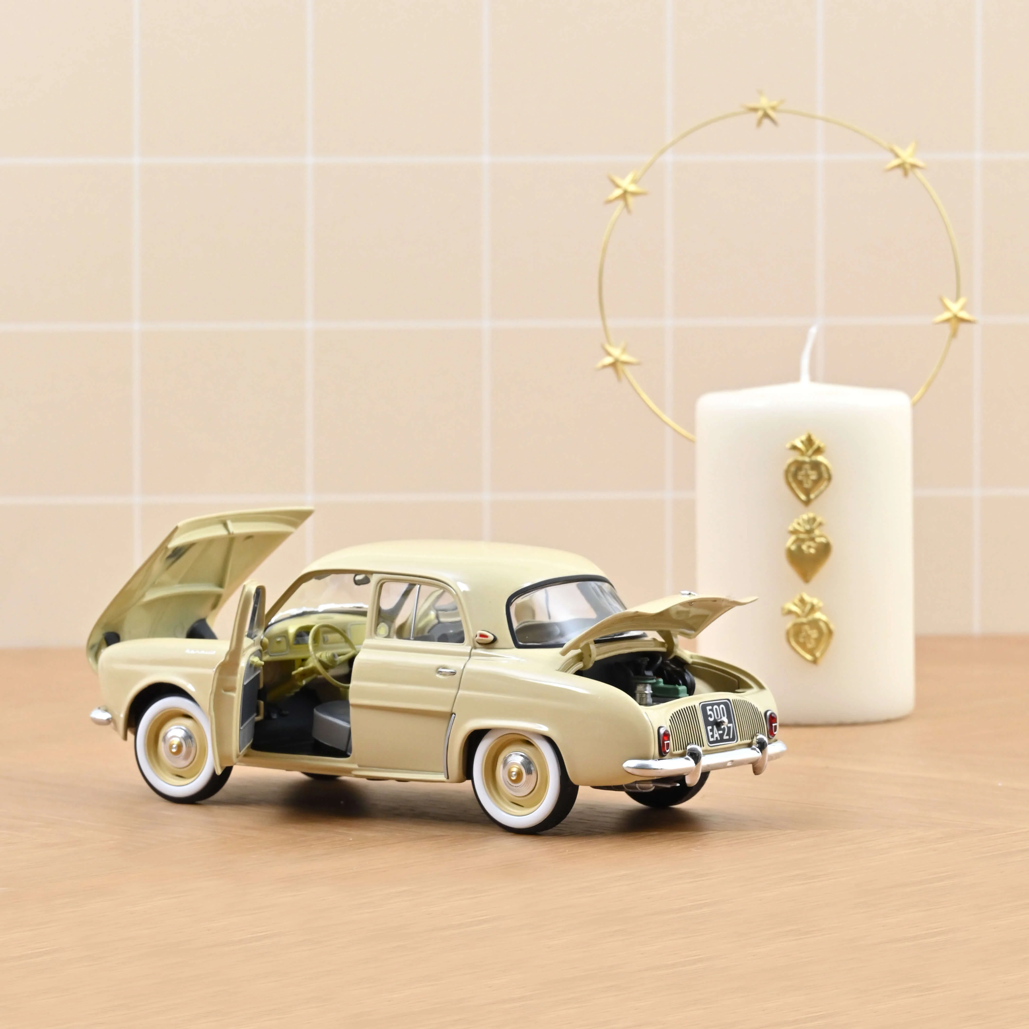 Renault Dauphine 1958 Beige 1/18 - Image 2
