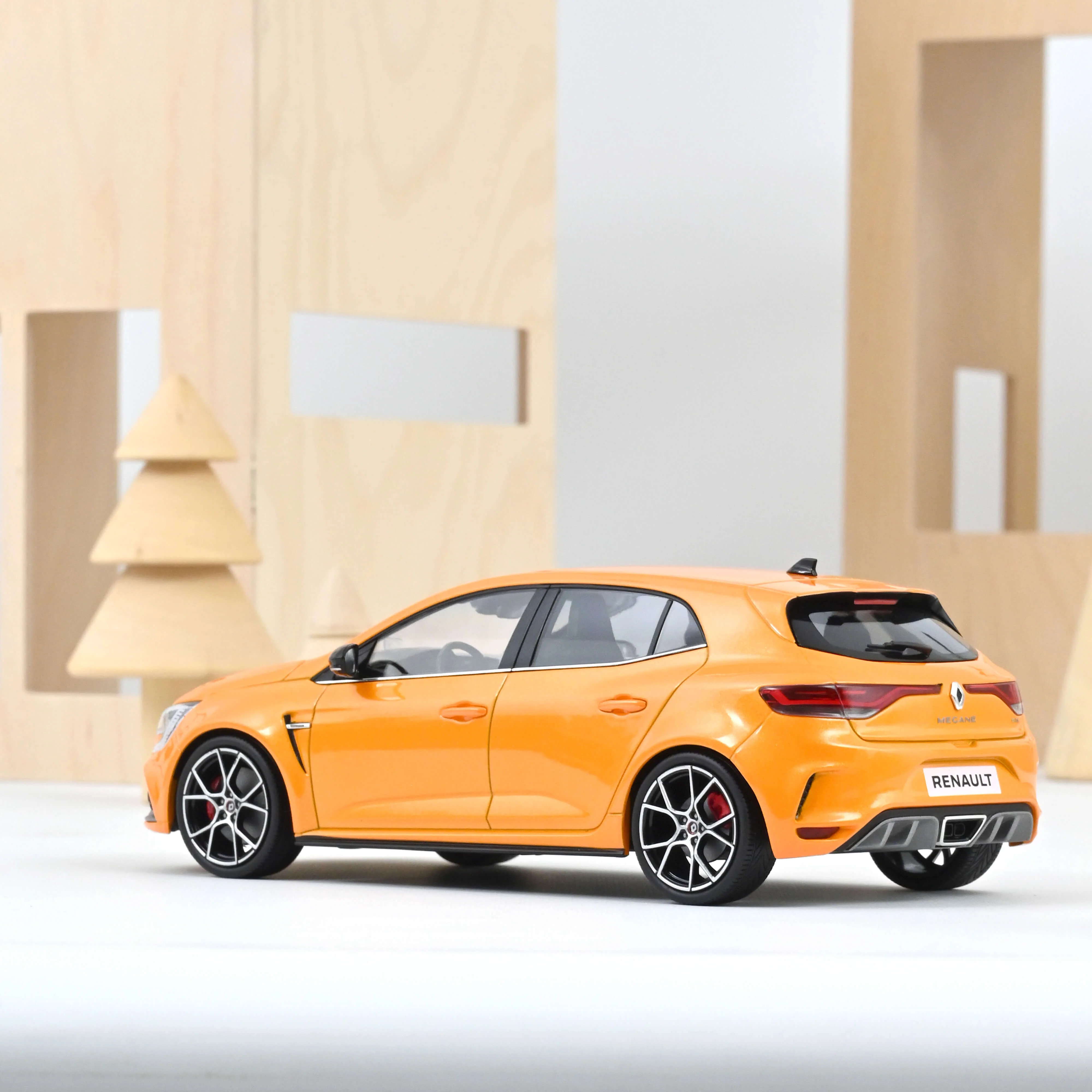 Renault Mégane R.S. Trophy 2022 Orange Tonique 1/18 - Image 2