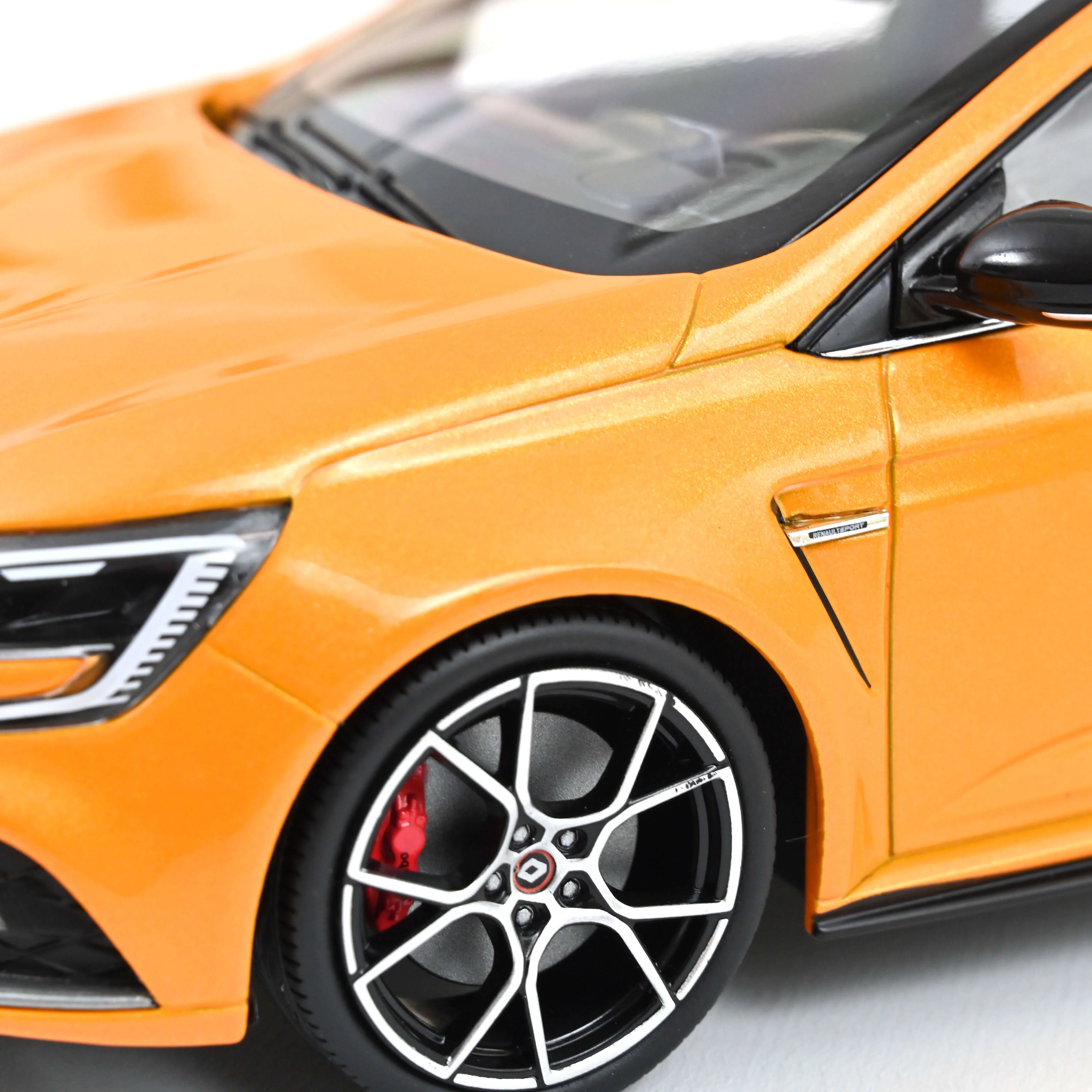 Renault Mégane R.S. Trophy 2022 Orange Tonique 1/18 - Image 3