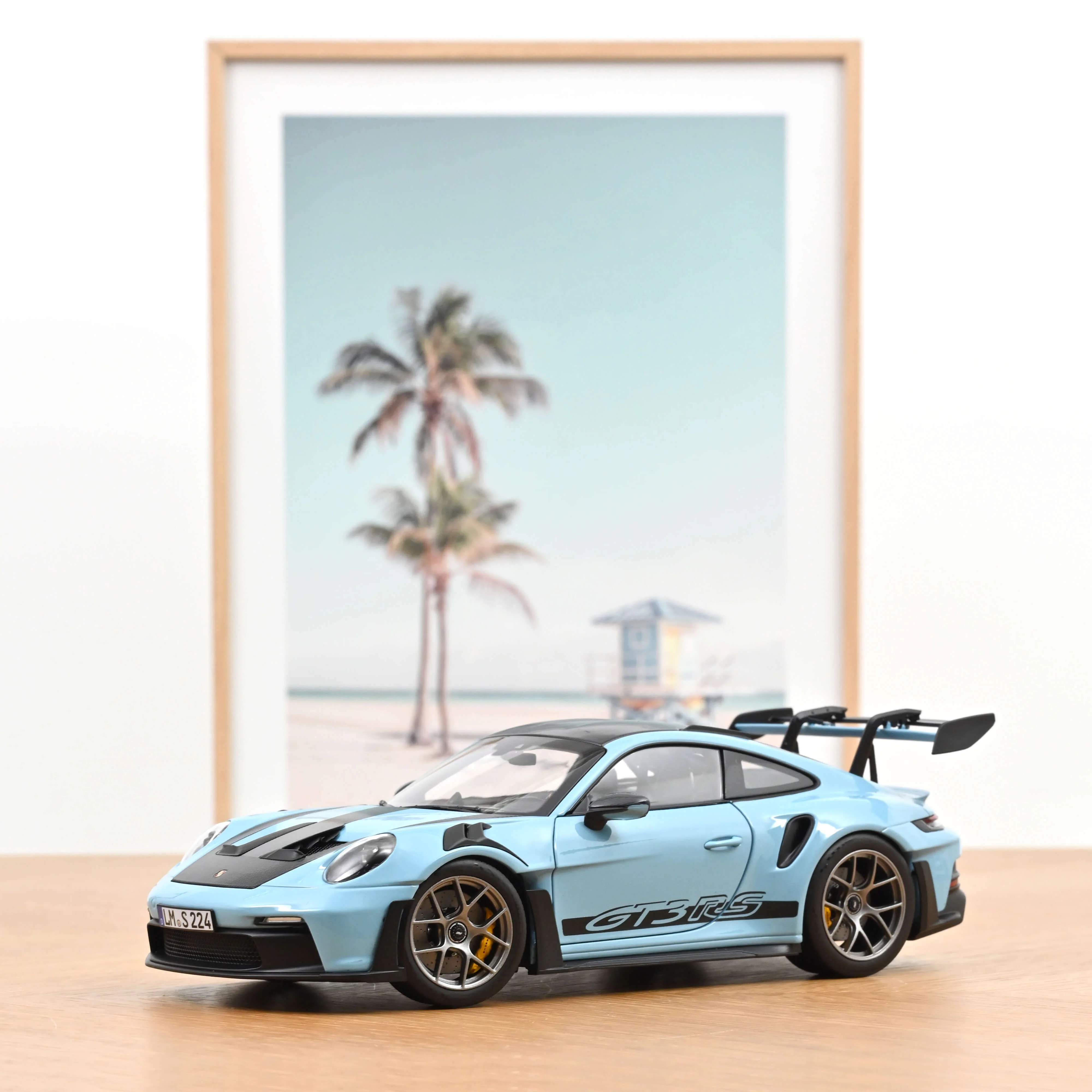 Porsche 911 GT3 RS avec Pack Weissach 2022 Bleu Gulf 1/18