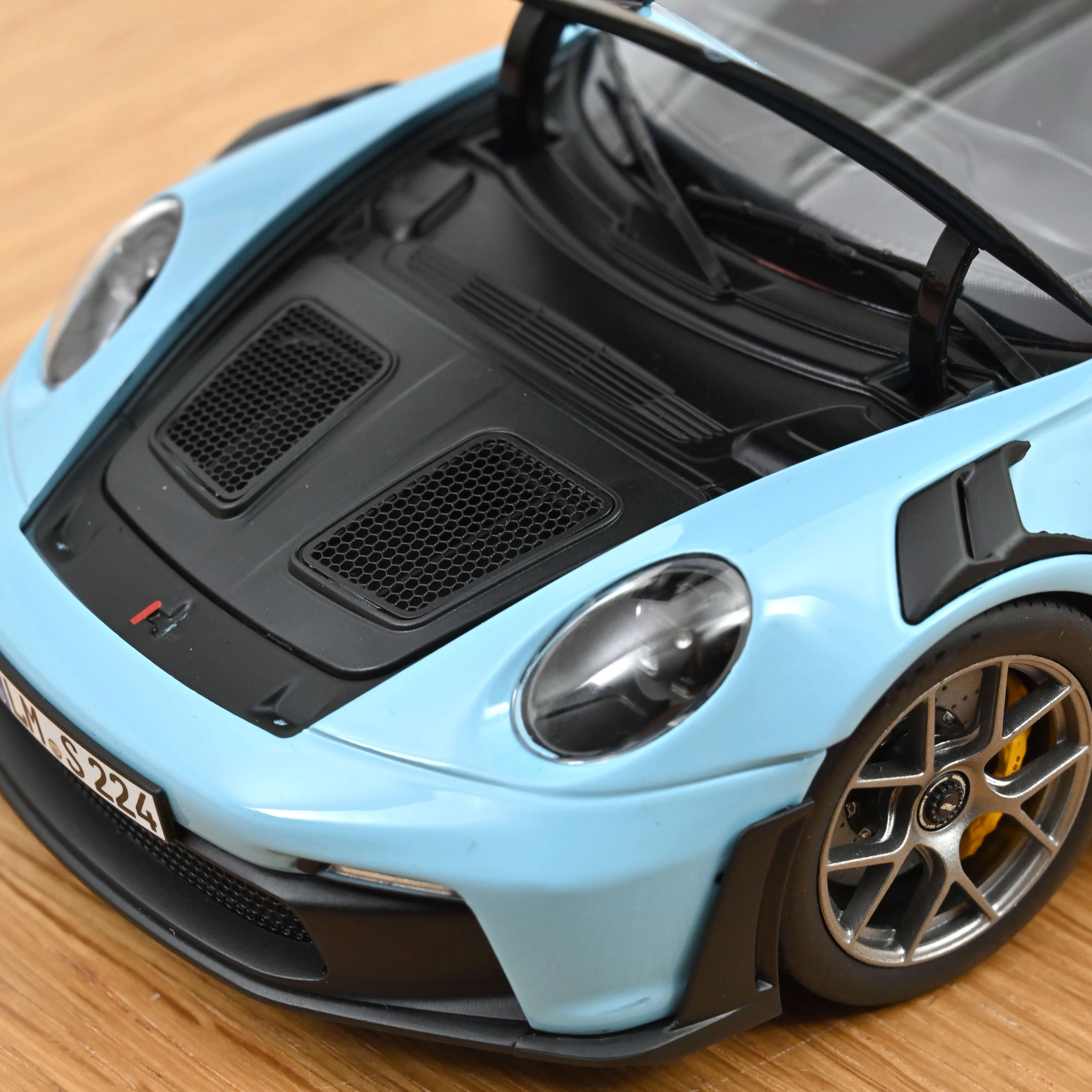 Porsche 911 GT3 RS avec Pack Weissach 2022 Bleu Gulf 1/18 - Image 6