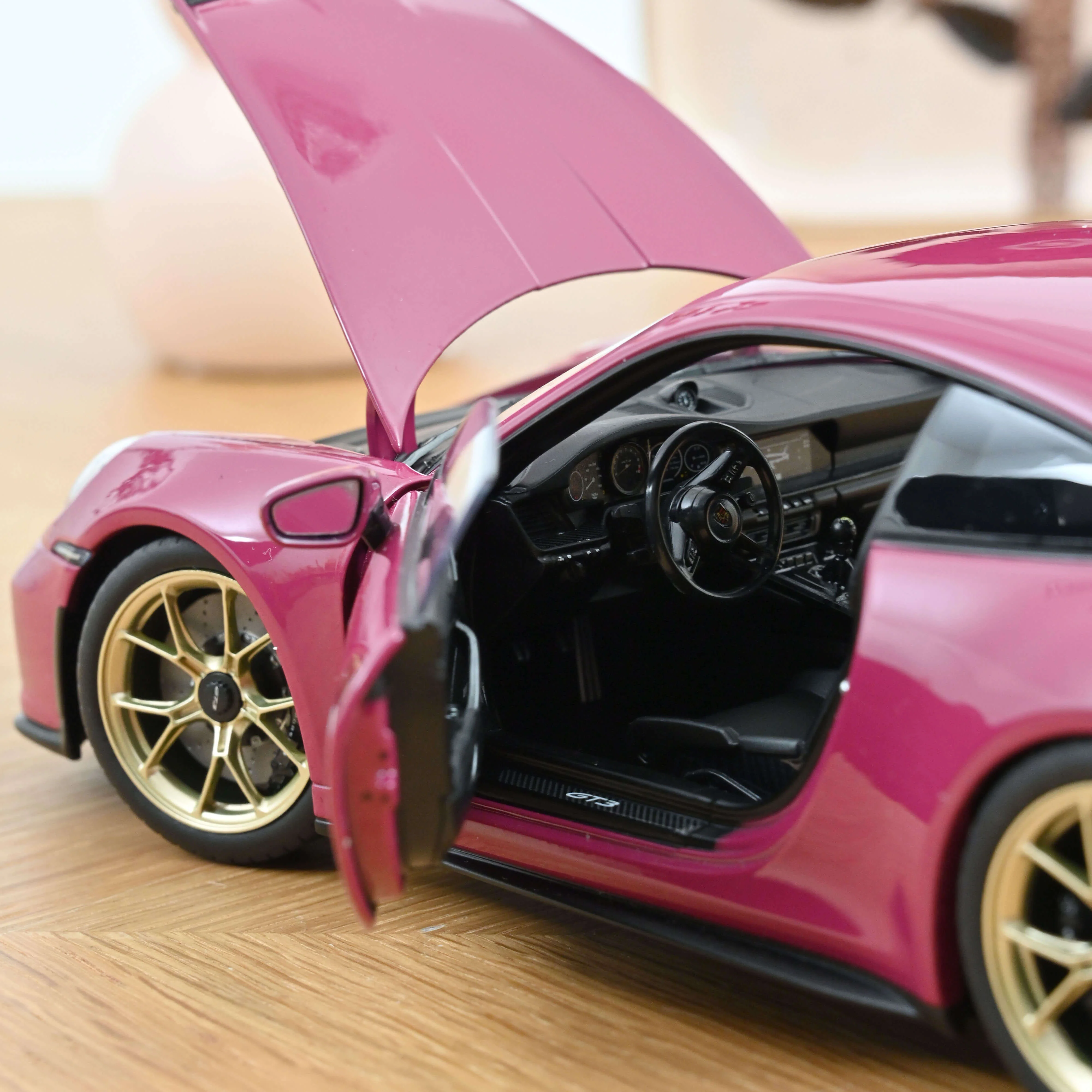 Porsche 911 GT3 2021 Ruby Star Neo 1/18 - Image 4