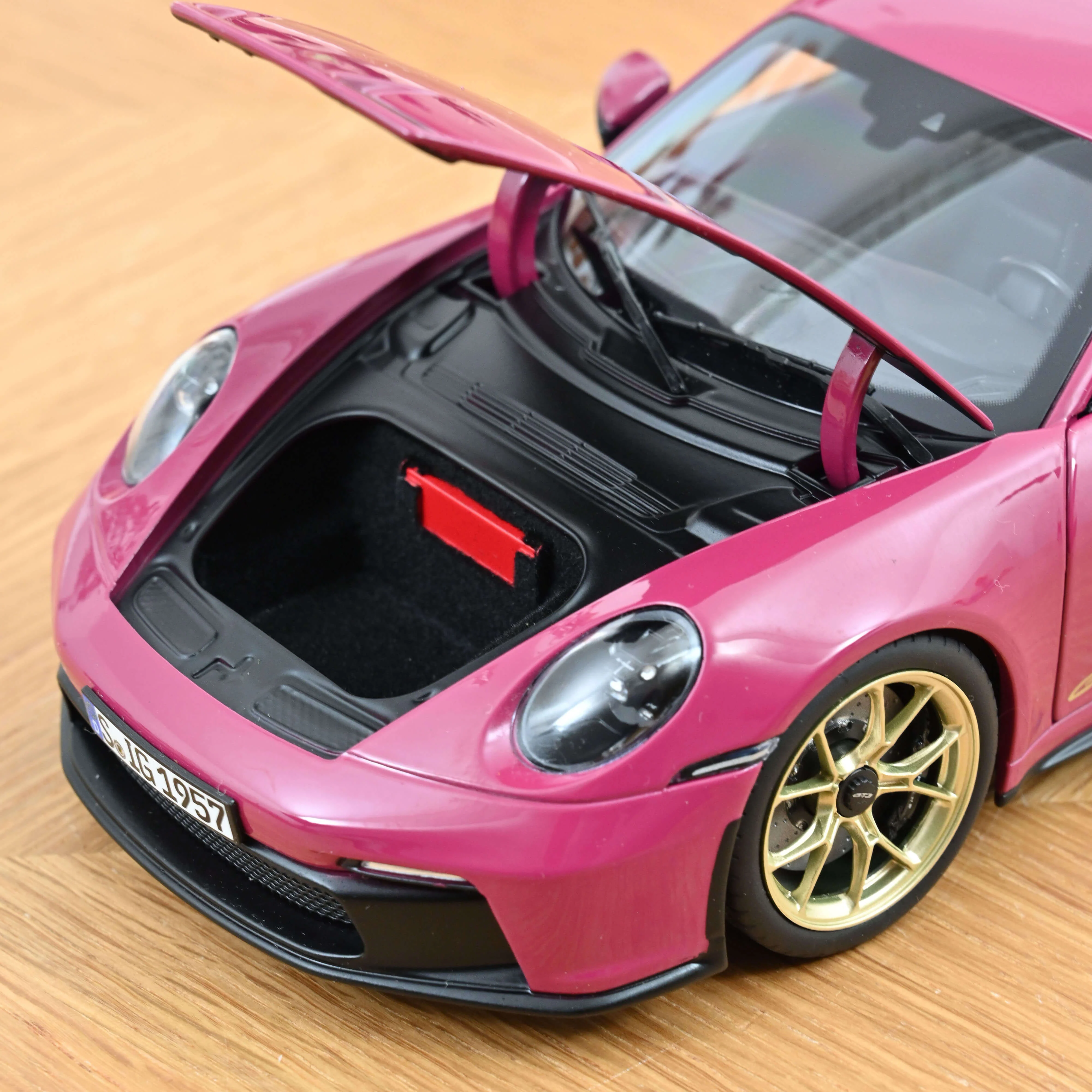 Porsche 911 GT3 2021 Ruby Star Neo 1/18 - Image 5