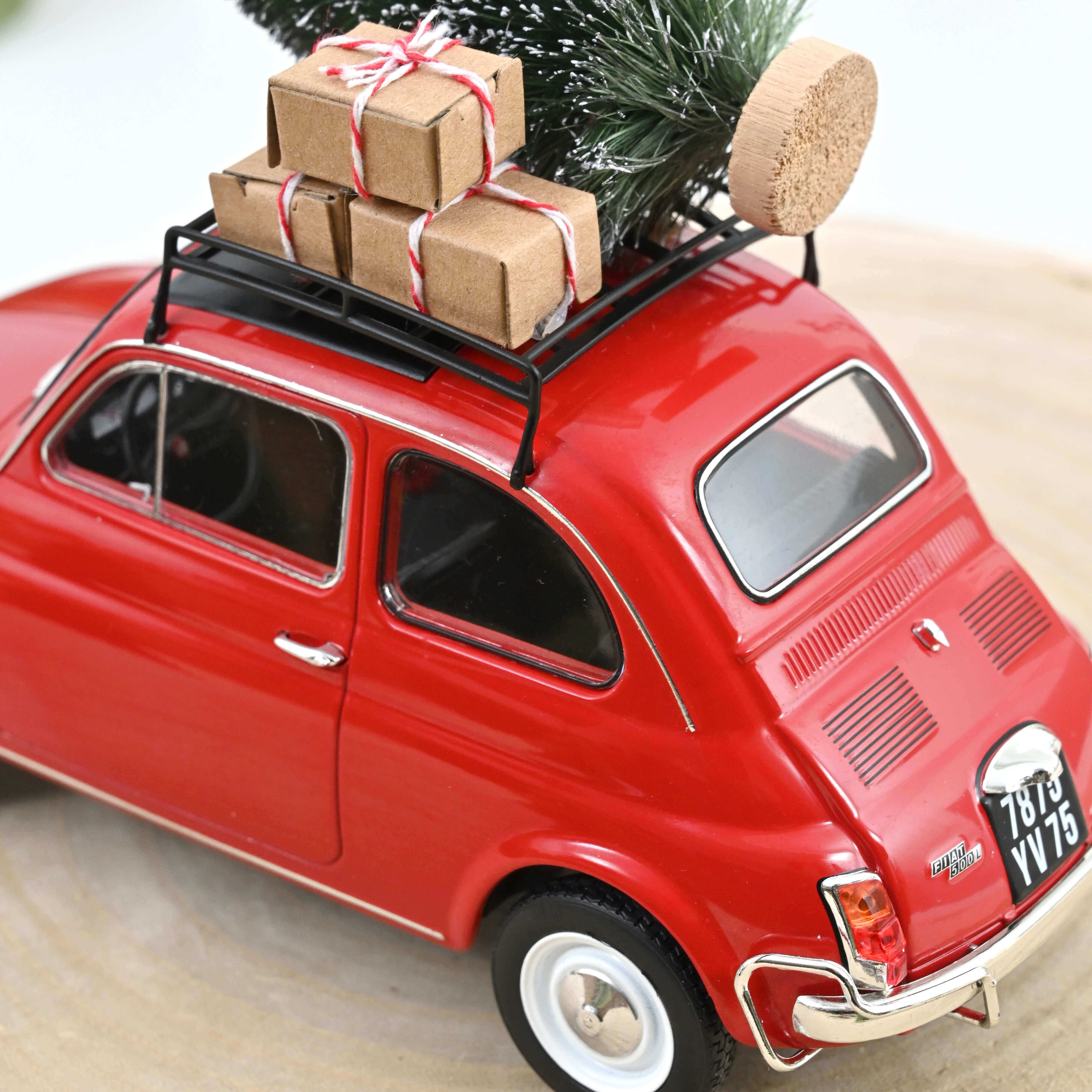 Fiat 500 L 1968 Rouge Noël 1/18 - Image 5