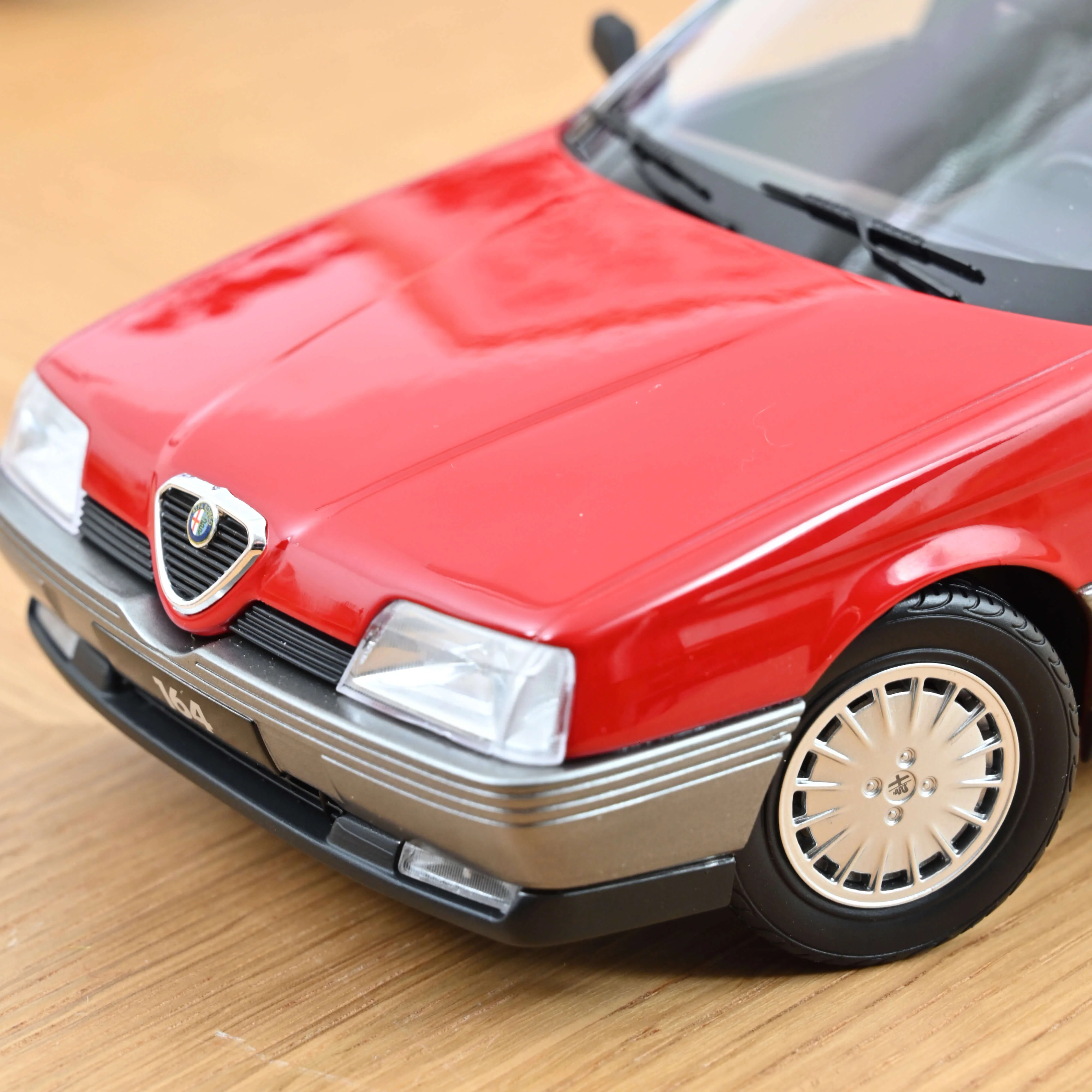Alfa Romeo 164 1991 Rosso Alfa 1/18 - Image 3