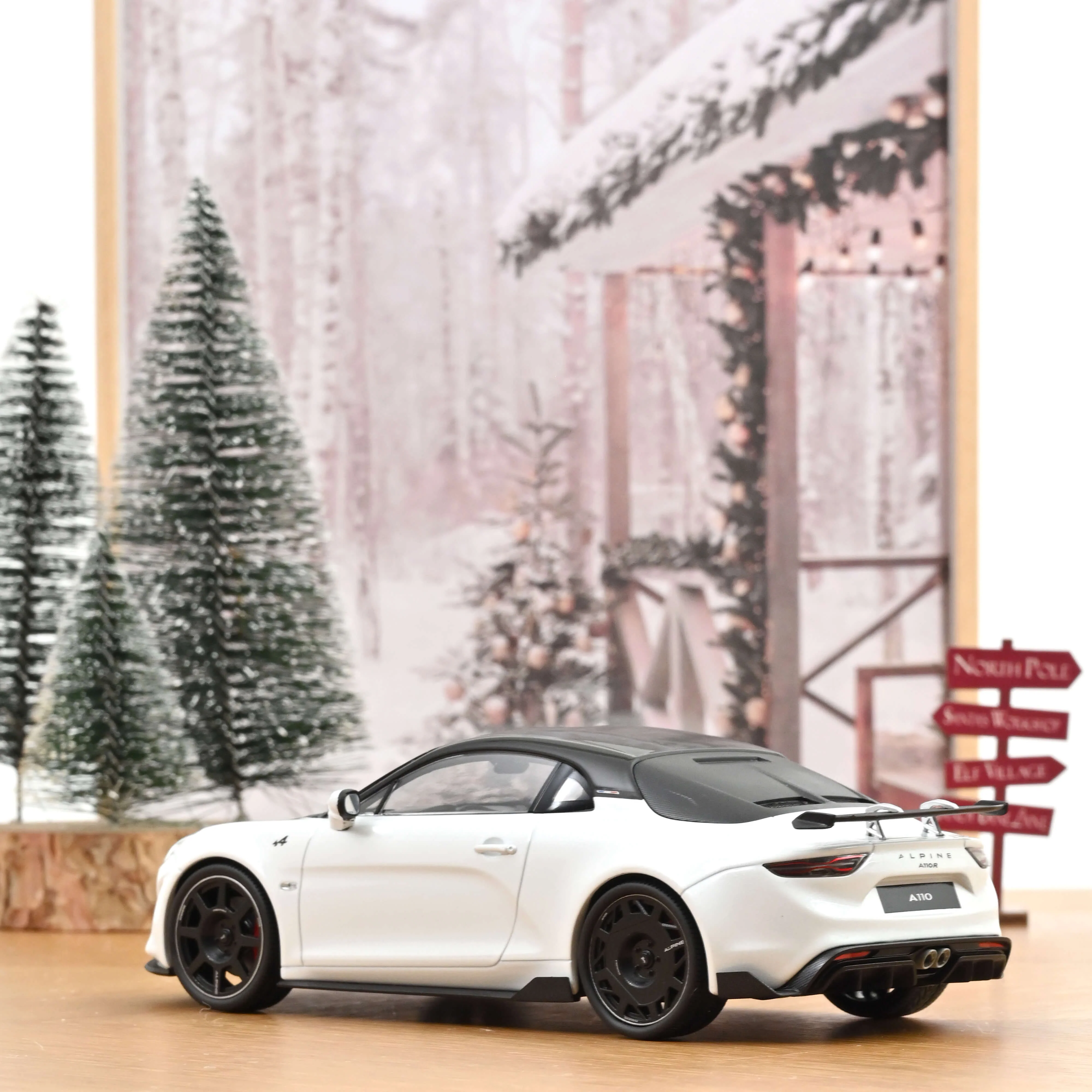 Alpine A110 R 2024 Blanc Iridescent 1/18 - Image 2