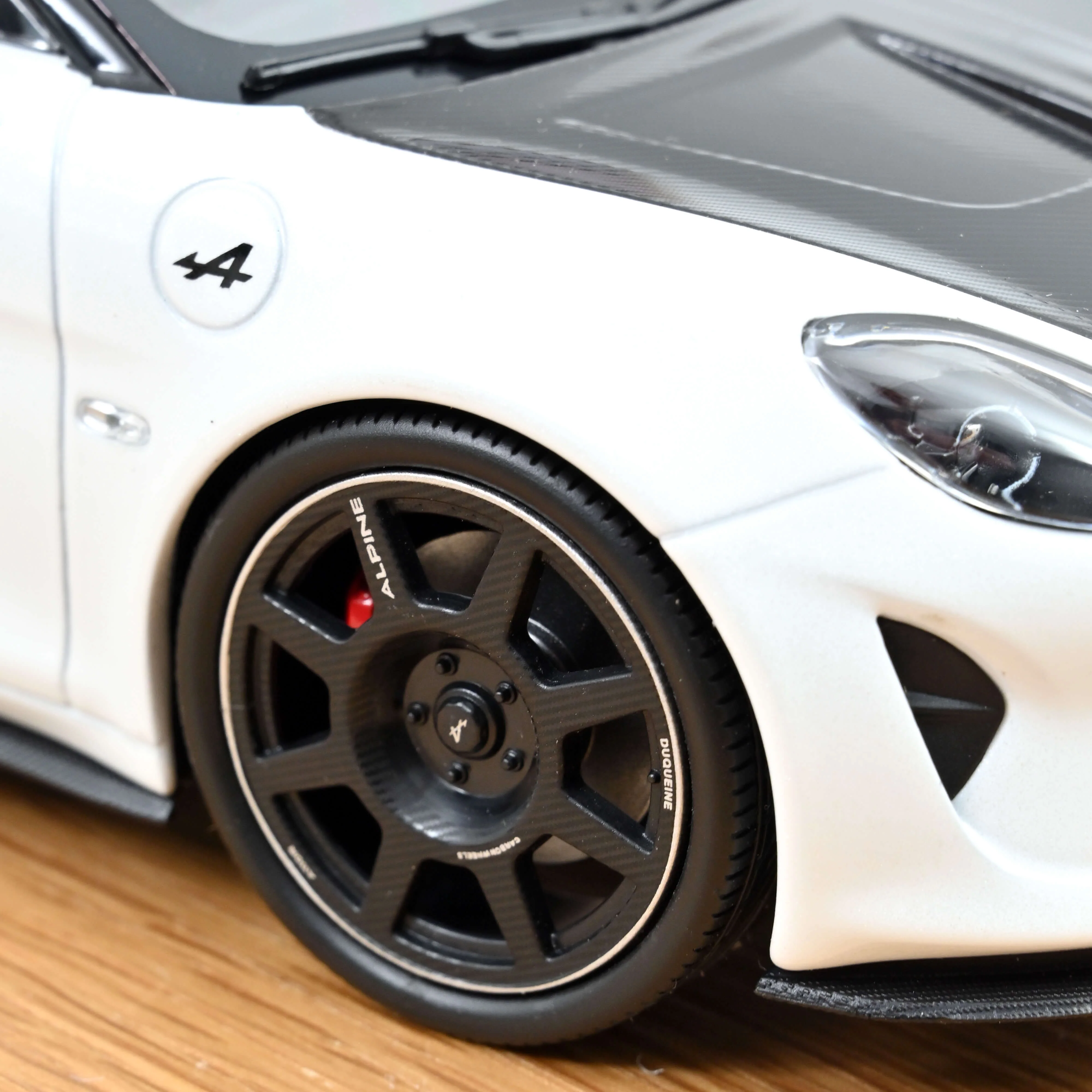 Alpine A110 R 2024 Blanc Iridescent 1/18 - Image 3
