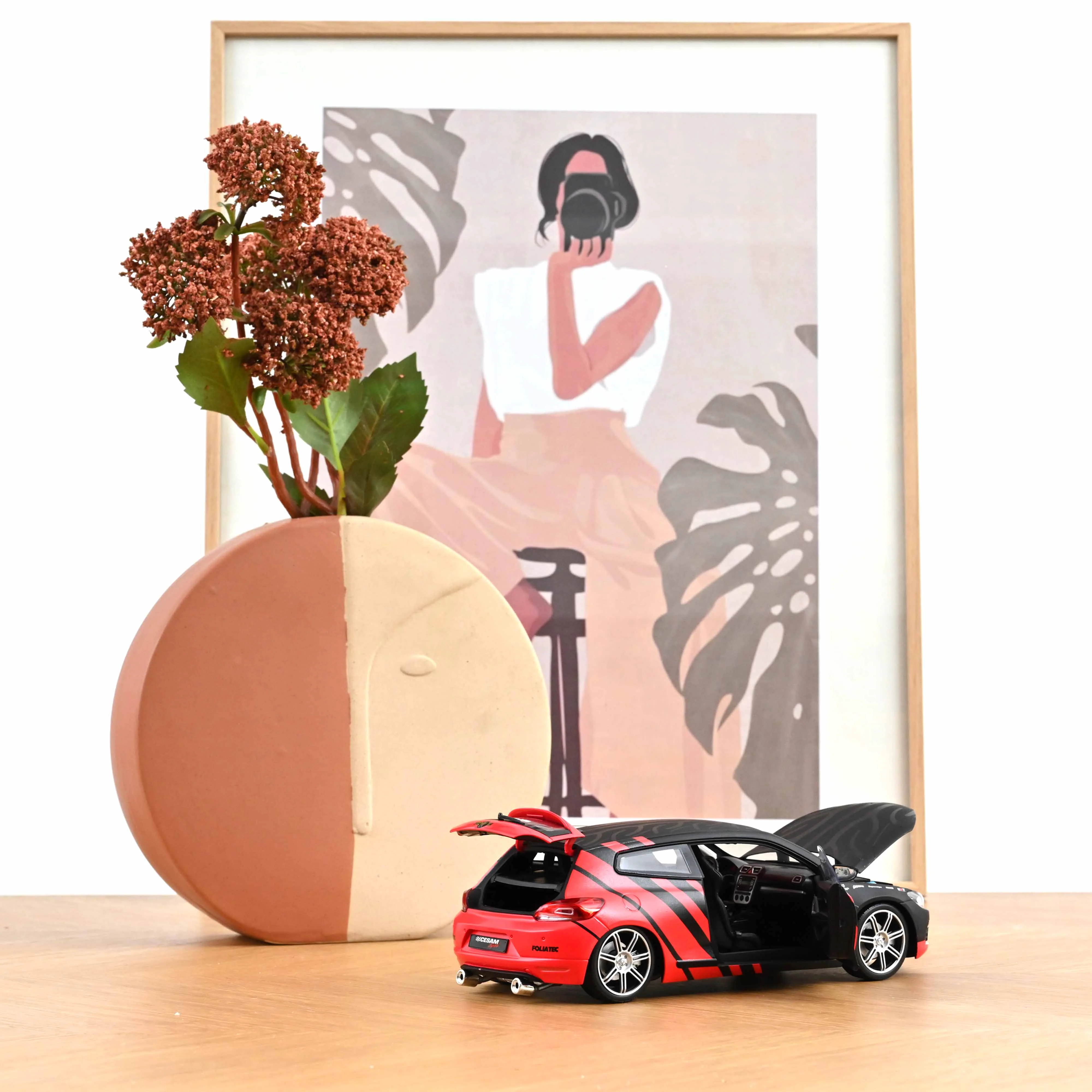 VW Scirocco CESAM PTRS 2009 Noir/Rouge 1/18 - Image 4
