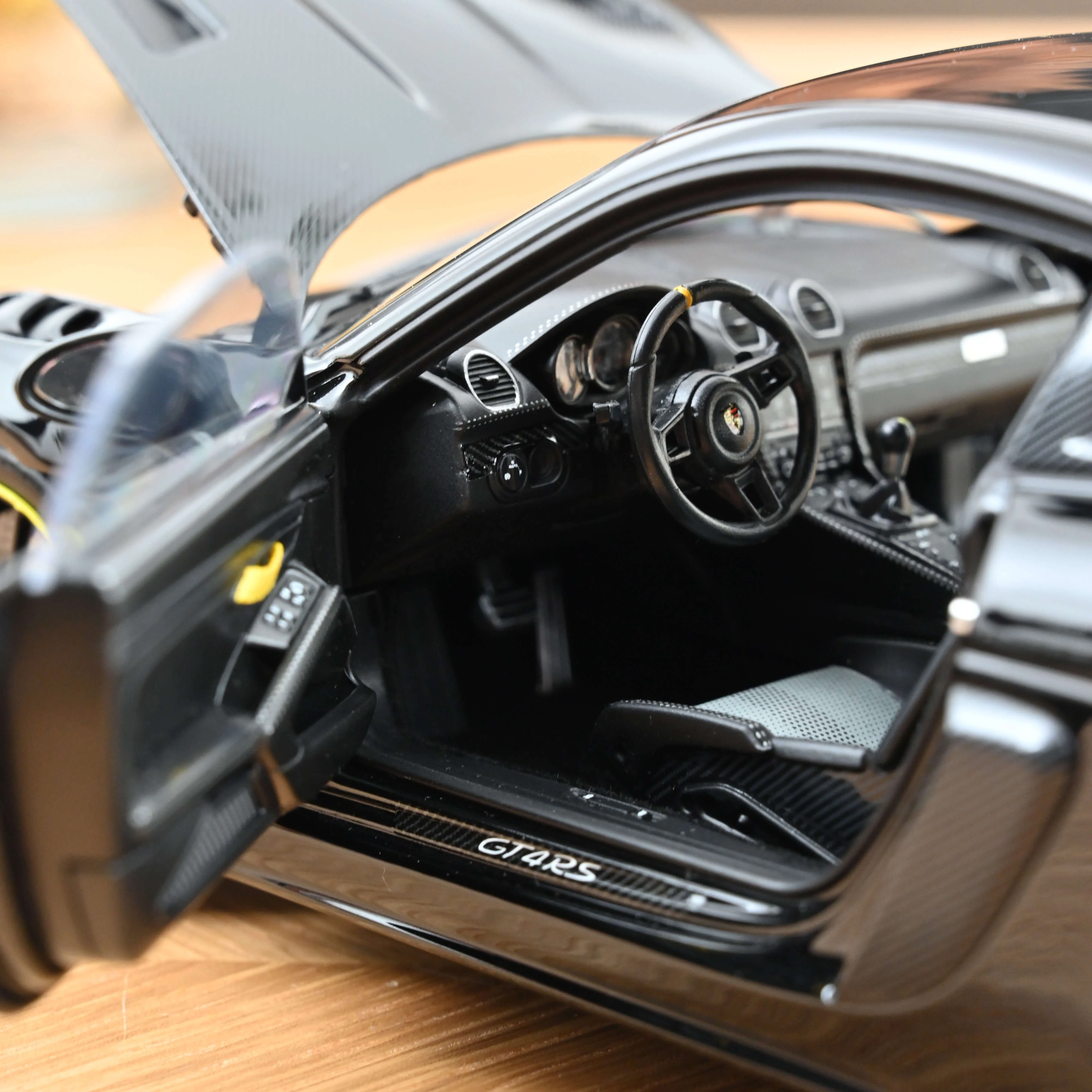 Porsche Cayman GT4 RS Pack Weissach 2023 Noir 1/18 - 300pcs - Image 4