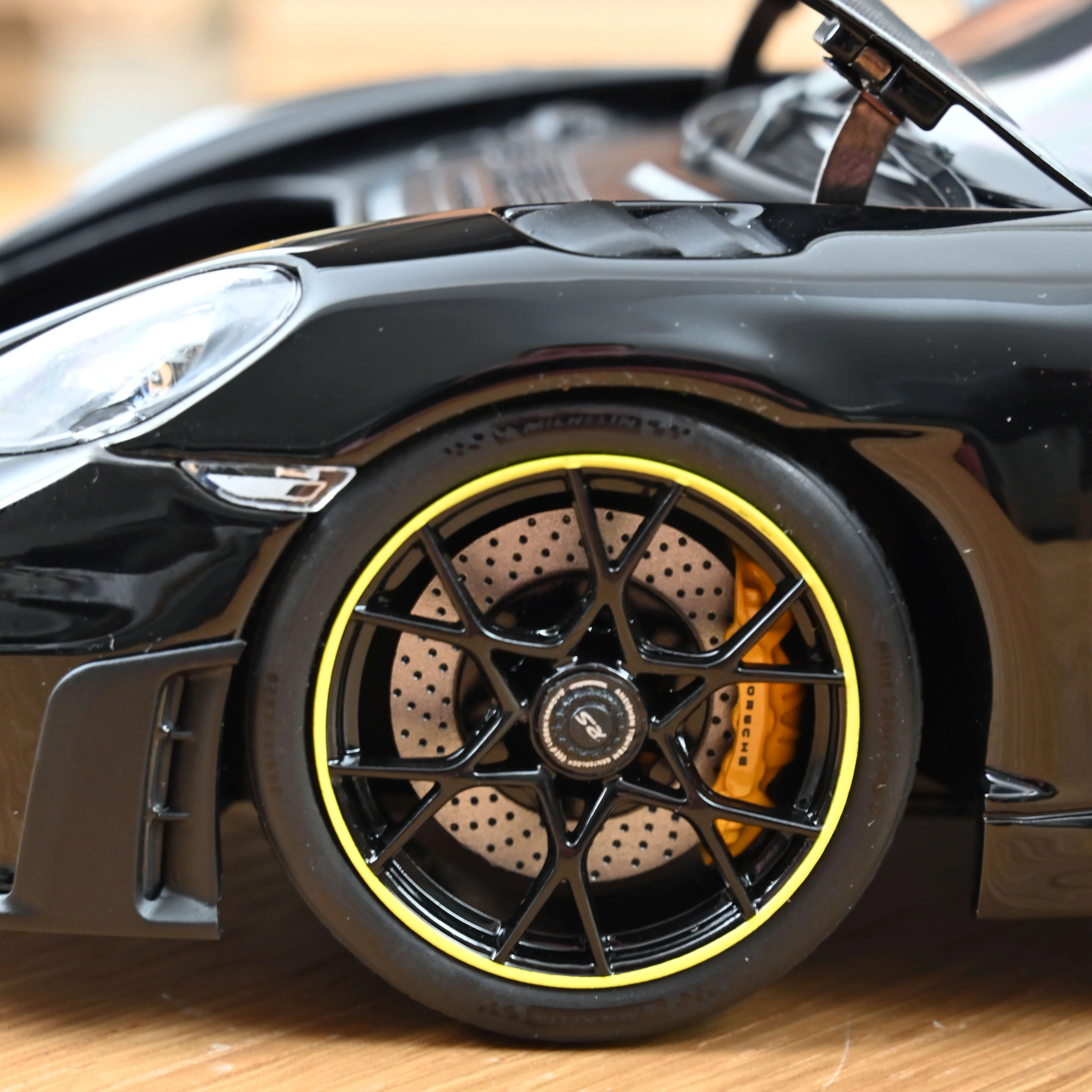 Porsche Cayman GT4 RS Pack Weissach 2023 Noir 1/18 - 300pcs - Image 7