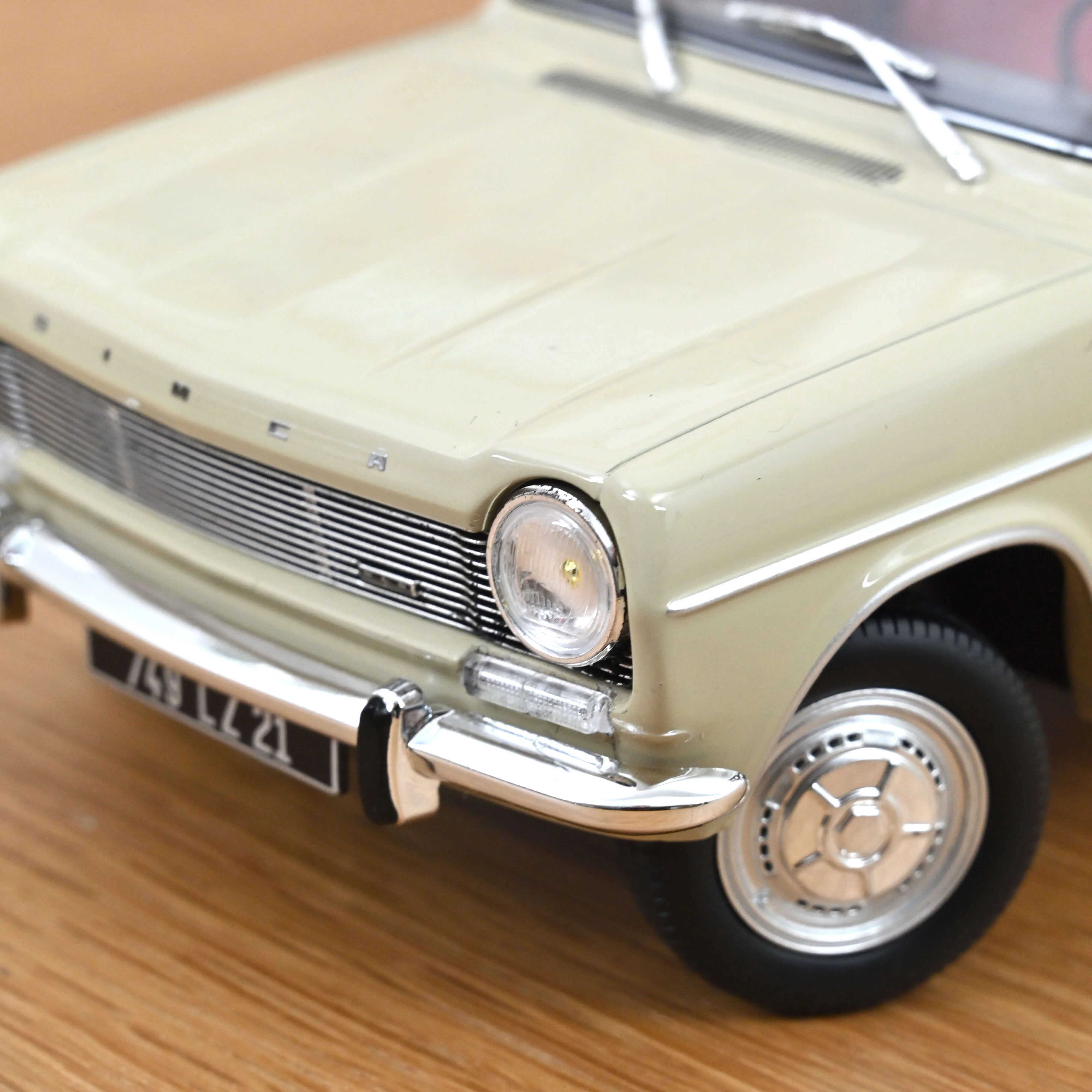Simca 1100 GLS 1968 Beige Anthéor 1/18 - 200pcs - Image 4