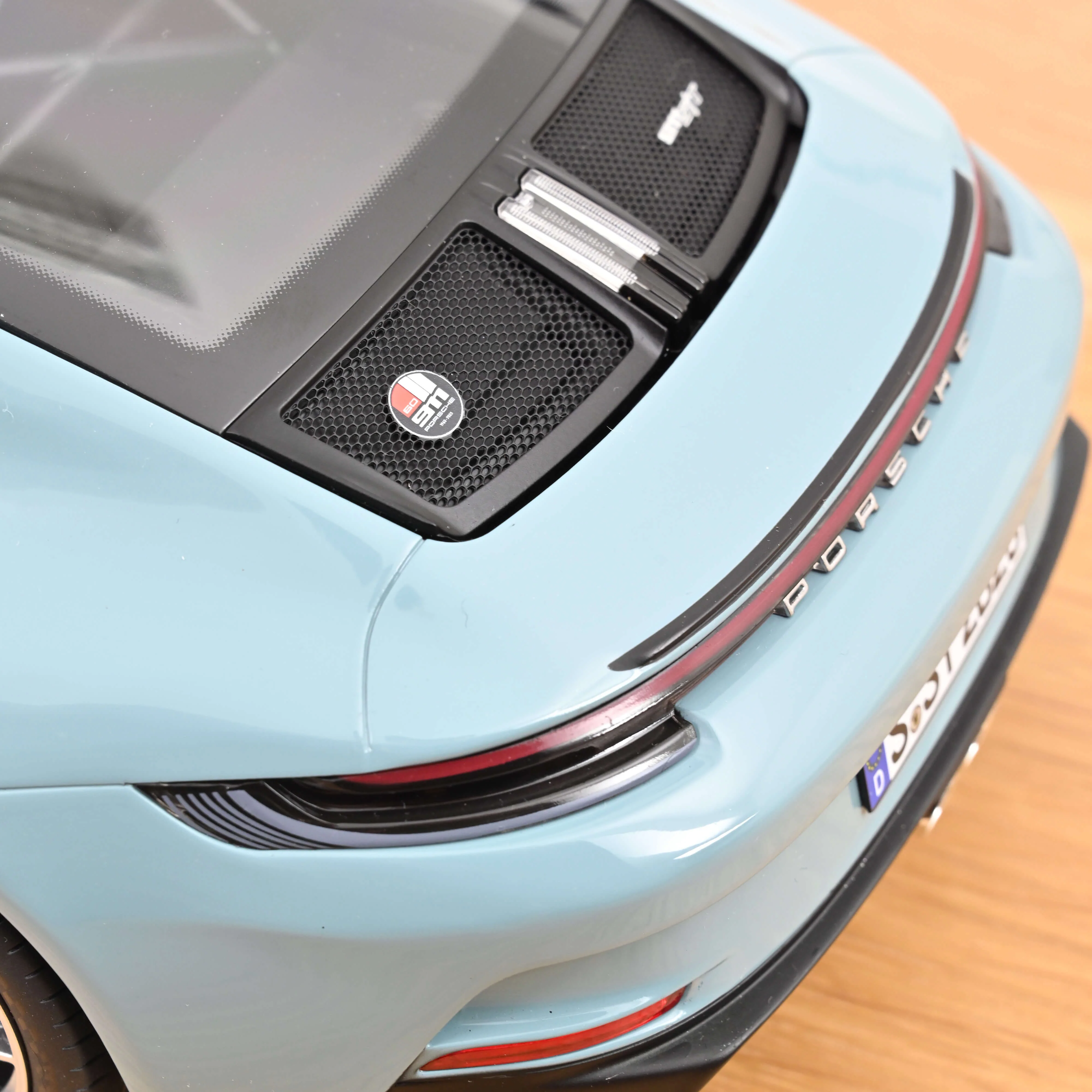 Porsche 911 S/T 2023 Bleu Meissen 1/12 - Image 3