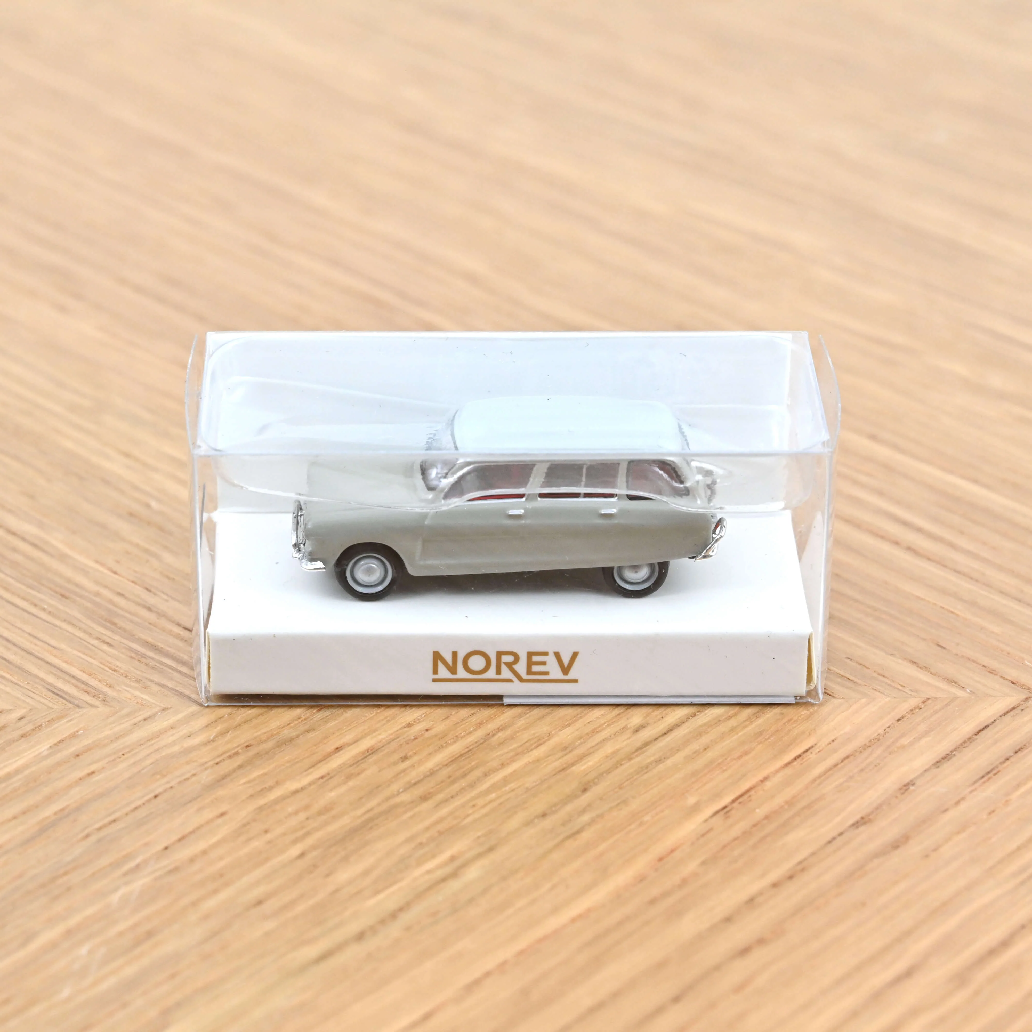 Citroën Ami 6 break 1969 Gris Rosé 1/87 - Image 2
