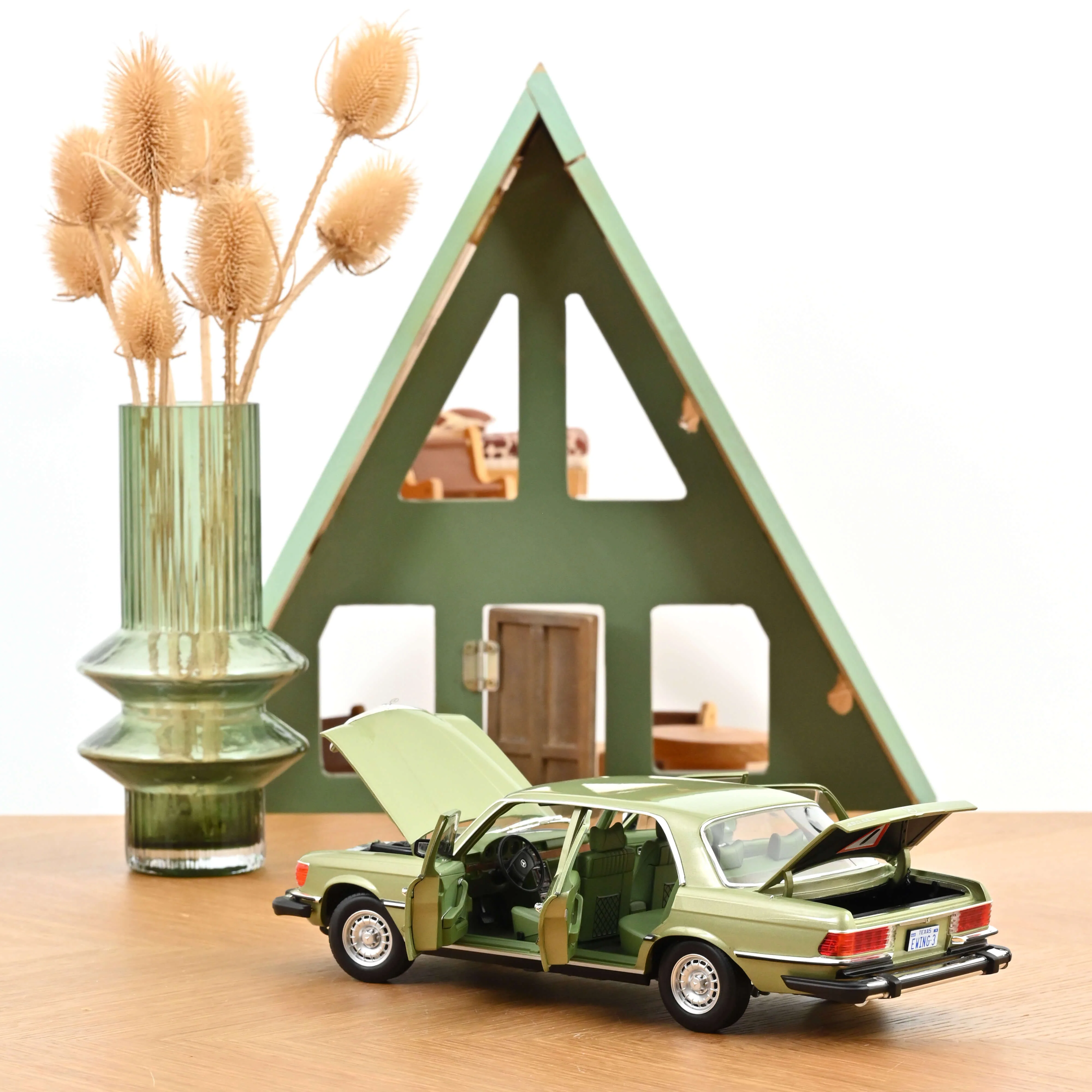 Mercedes-Benz 450 SEL Vert Argent US TV-Version 1979 1/18 - Image 2