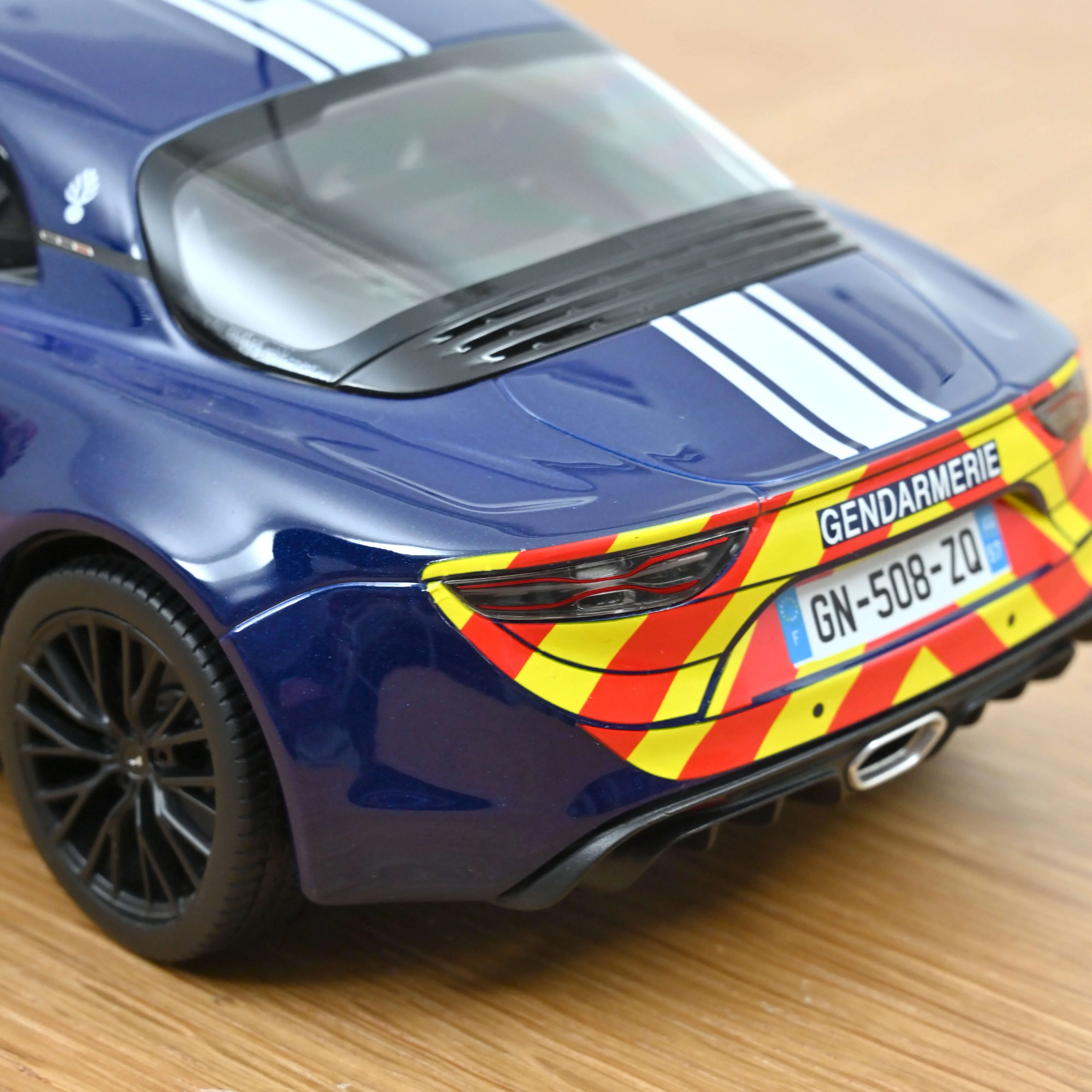 Alpine A110 S 2023 Gendarmerie 1/18 - Image 4