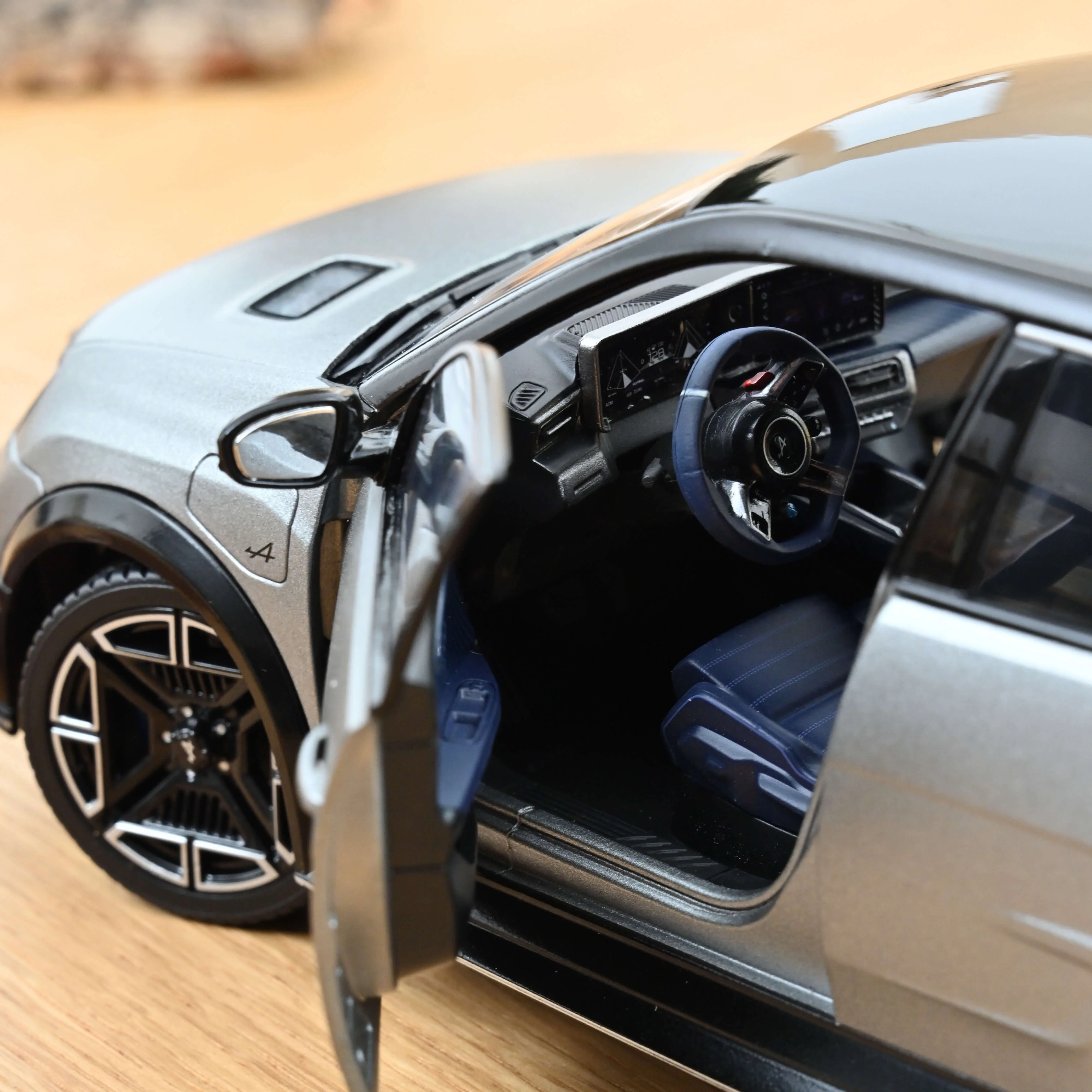 Alpine A290 GT 2025 Gris Tornade Mat et Noir 1/18 - Image 4