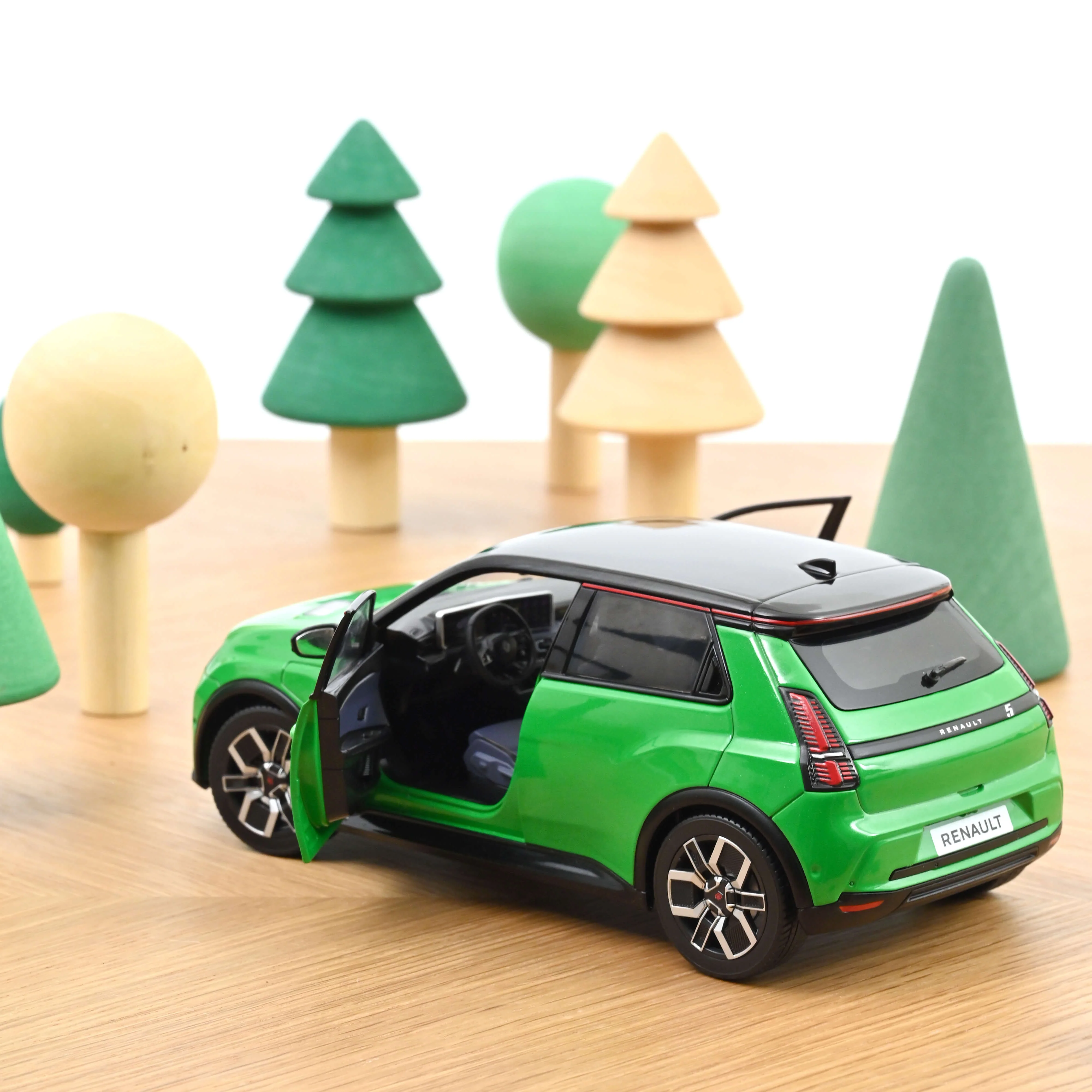 Renault 5 E-Tech Electrique 2024 Vert Pop et Noir 1/18 - Image 2