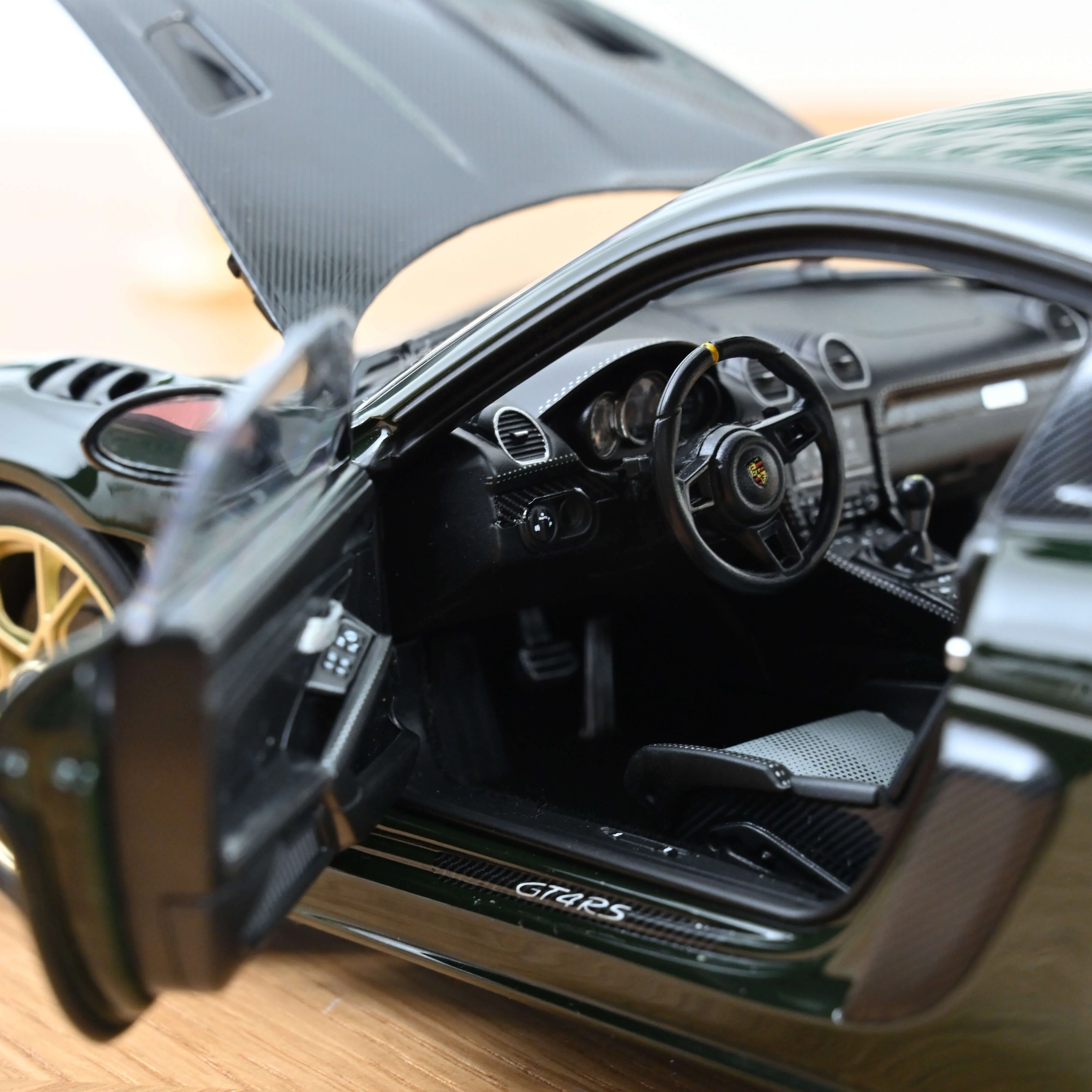 Porsche Cayman GT4 RS avec pack Weissach 2023 Vert Brewster 1/18 - Image 4
